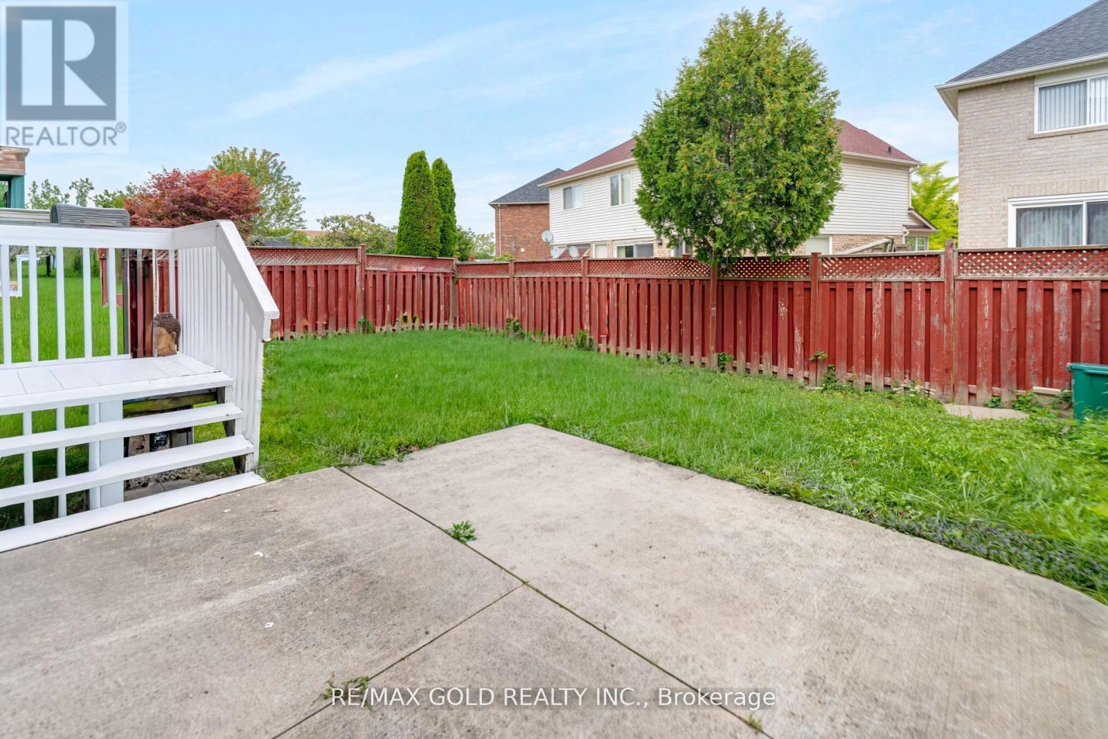 255 Brisdale Drive, Brampton (Fletcher's Meadow), Ontario  L7A 2T3 - Photo 34 - W12404710