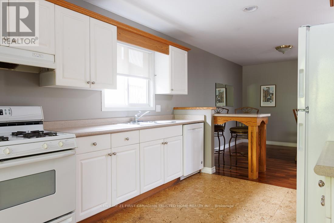 581 Harris Circle, Strathroy-Caradoc, Ontario  N7G 4H2 - Photo 11 - X12494966