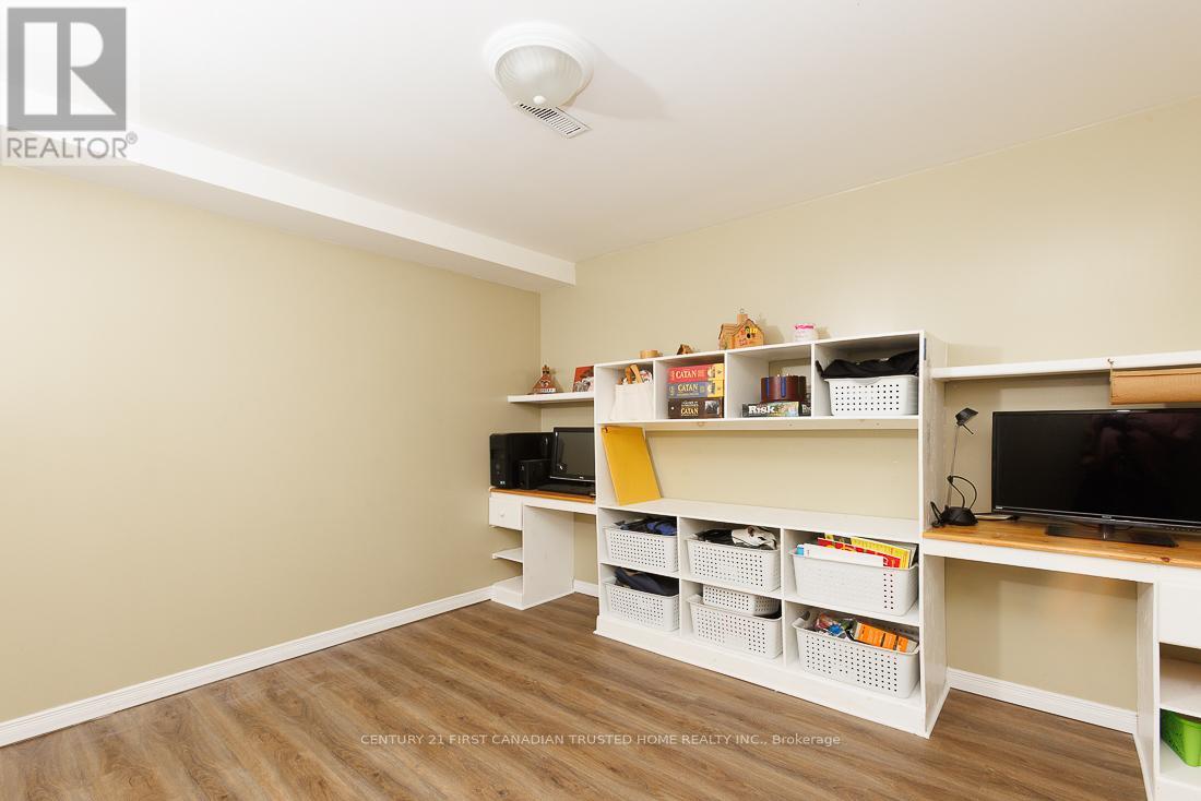 581 Harris Circle, Strathroy-Caradoc, Ontario  N7G 4H2 - Photo 33 - X12494966