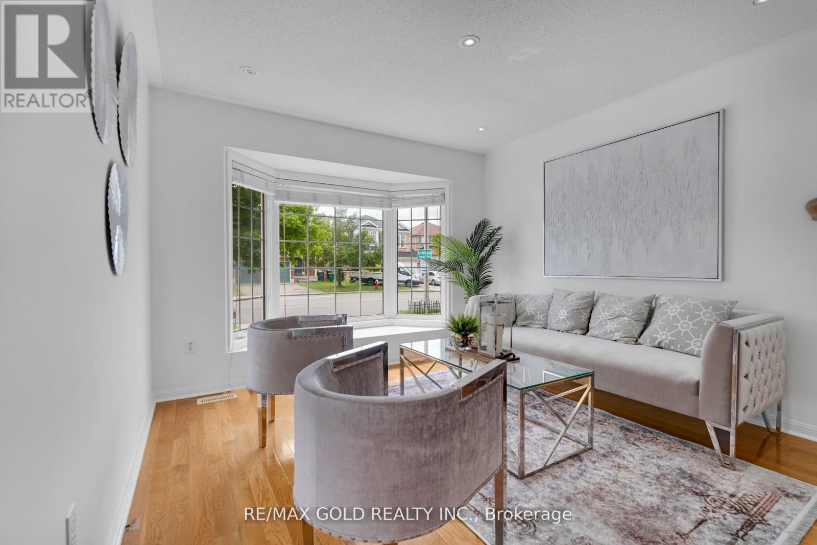 255 Brisdale Drive, Brampton (Fletcher's Meadow), Ontario  L7A 2T3 - Photo 5 - W12404710