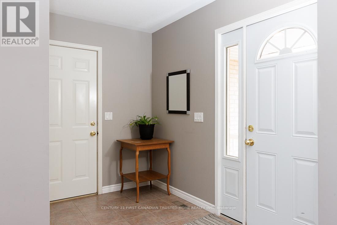 581 Harris Circle, Strathroy-Caradoc, Ontario  N7G 4H2 - Photo 7 - X12494966