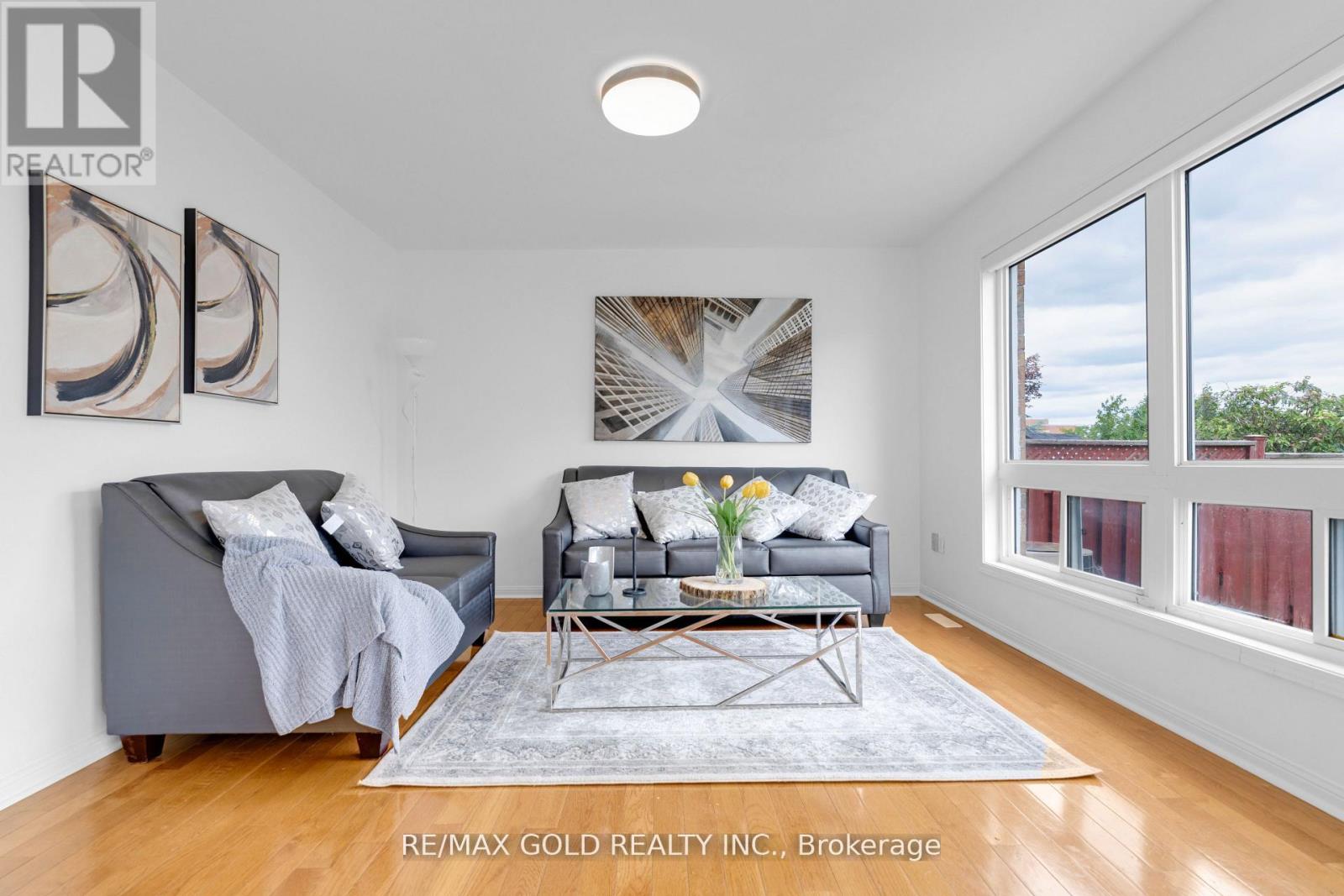 255 Brisdale Drive, Brampton (Fletcher's Meadow), Ontario  L7A 2T3 - Photo 6 - W12404710