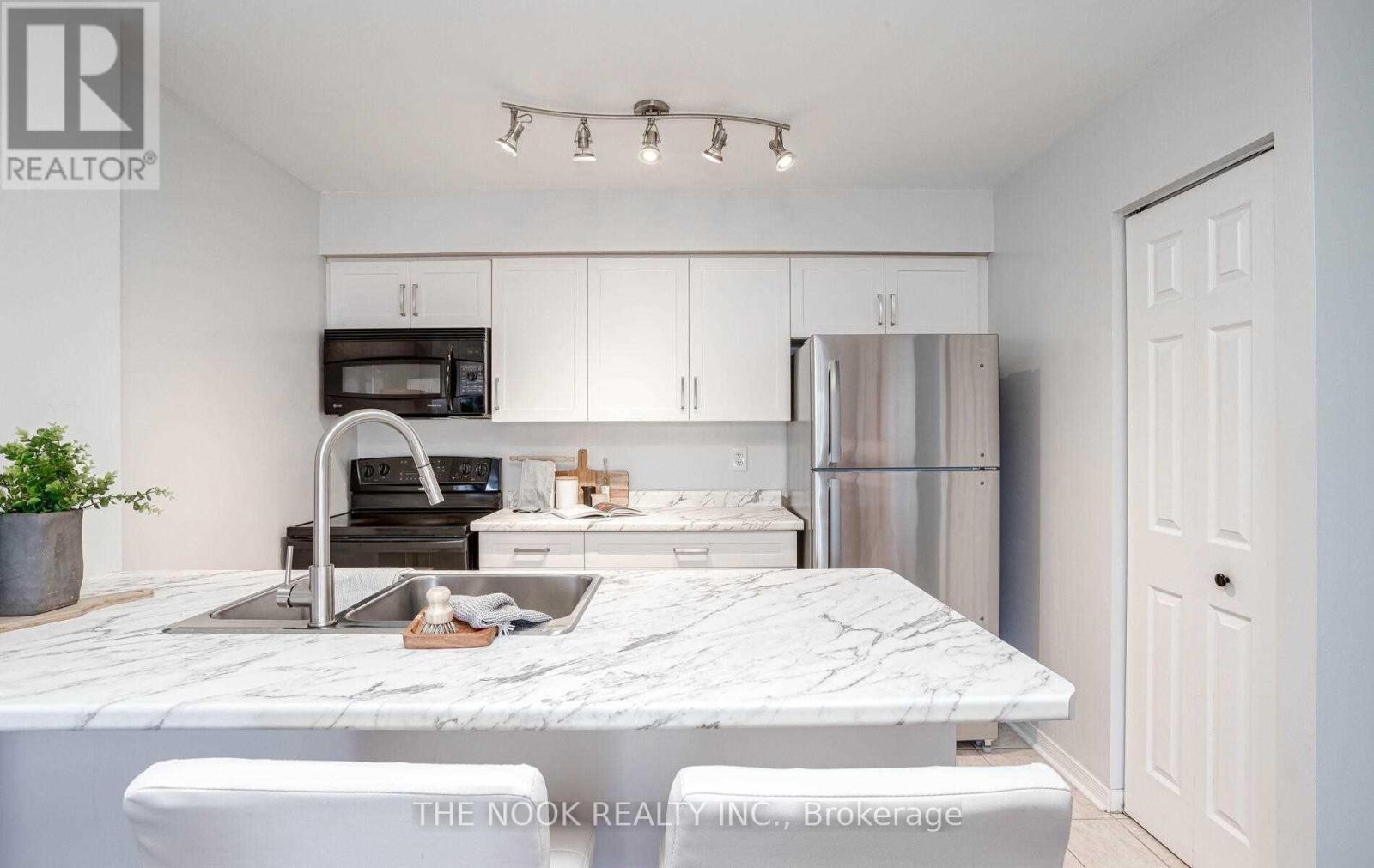 109 - 90 Aspen Springs Drive, Clarington, Ontario  L1C 5N7 - Photo 7 - E12722434