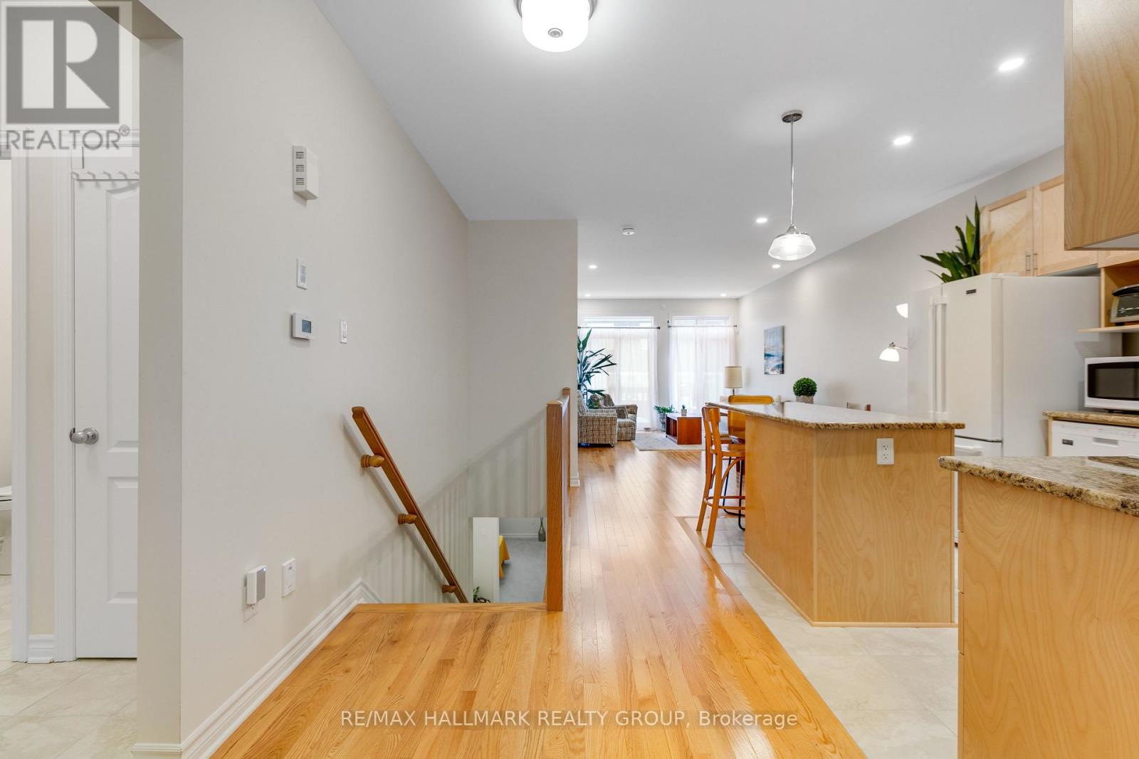 66 Kayenta Street, Ottawa, Ontario  K2S 2K7 - Photo 5 - X12722472