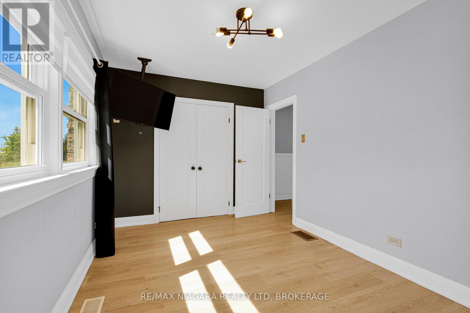 993 Bertie Street, Fort Erie, Ontario  L2A 1Z7 - Photo 21 - X12722370