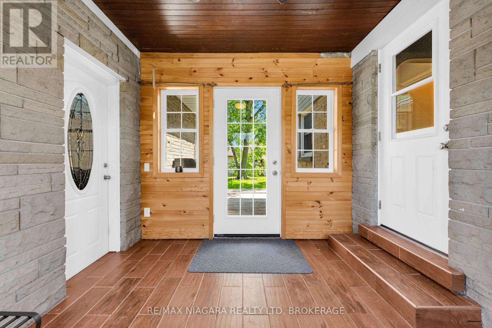 993 Bertie Street, Fort Erie, Ontario  L2A 1Z7 - Photo 4 - X12722370