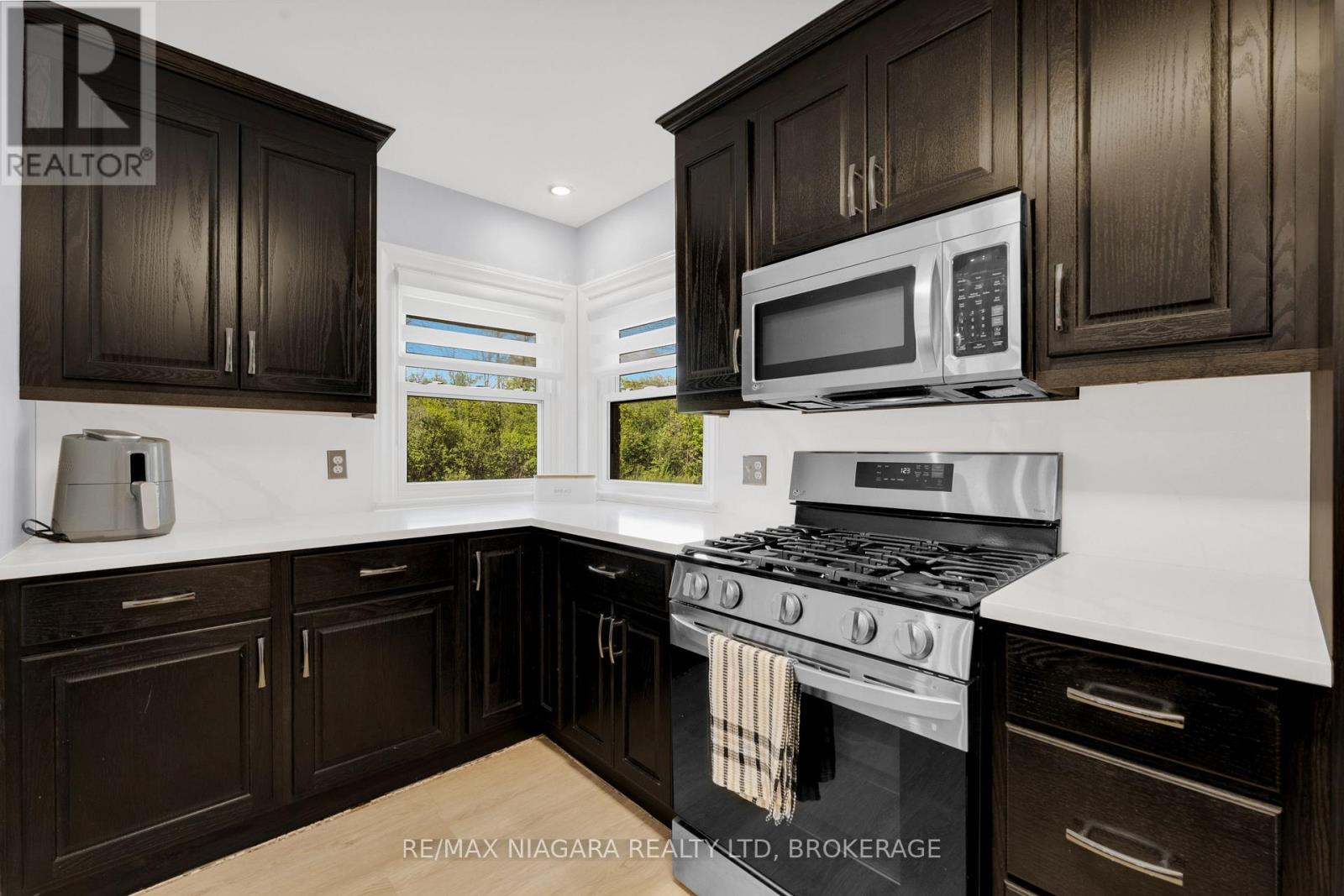 993 Bertie Street, Fort Erie, Ontario  L2A 1Z7 - Photo 6 - X12722370