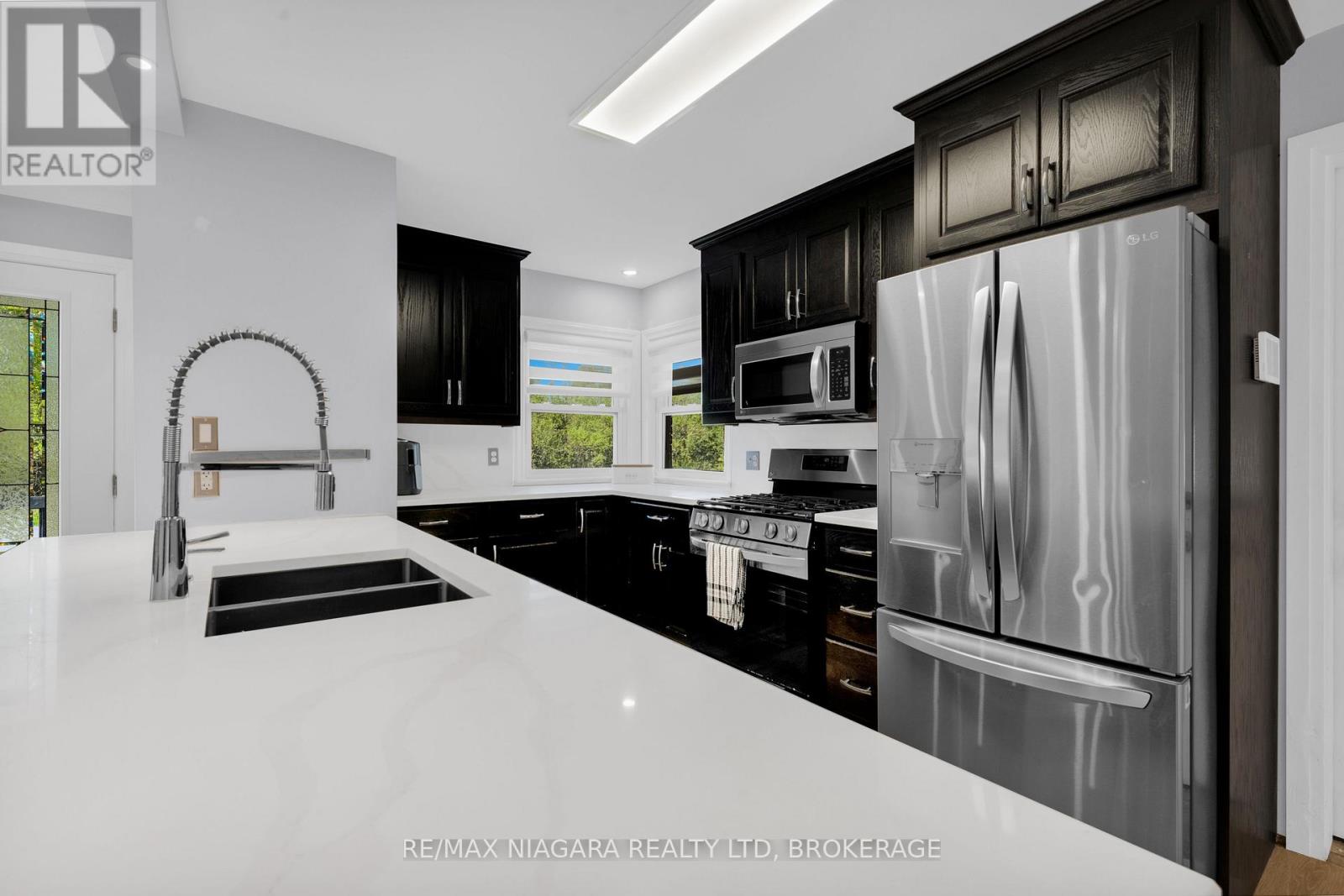 993 Bertie Street, Fort Erie, Ontario  L2A 1Z7 - Photo 7 - X12722370