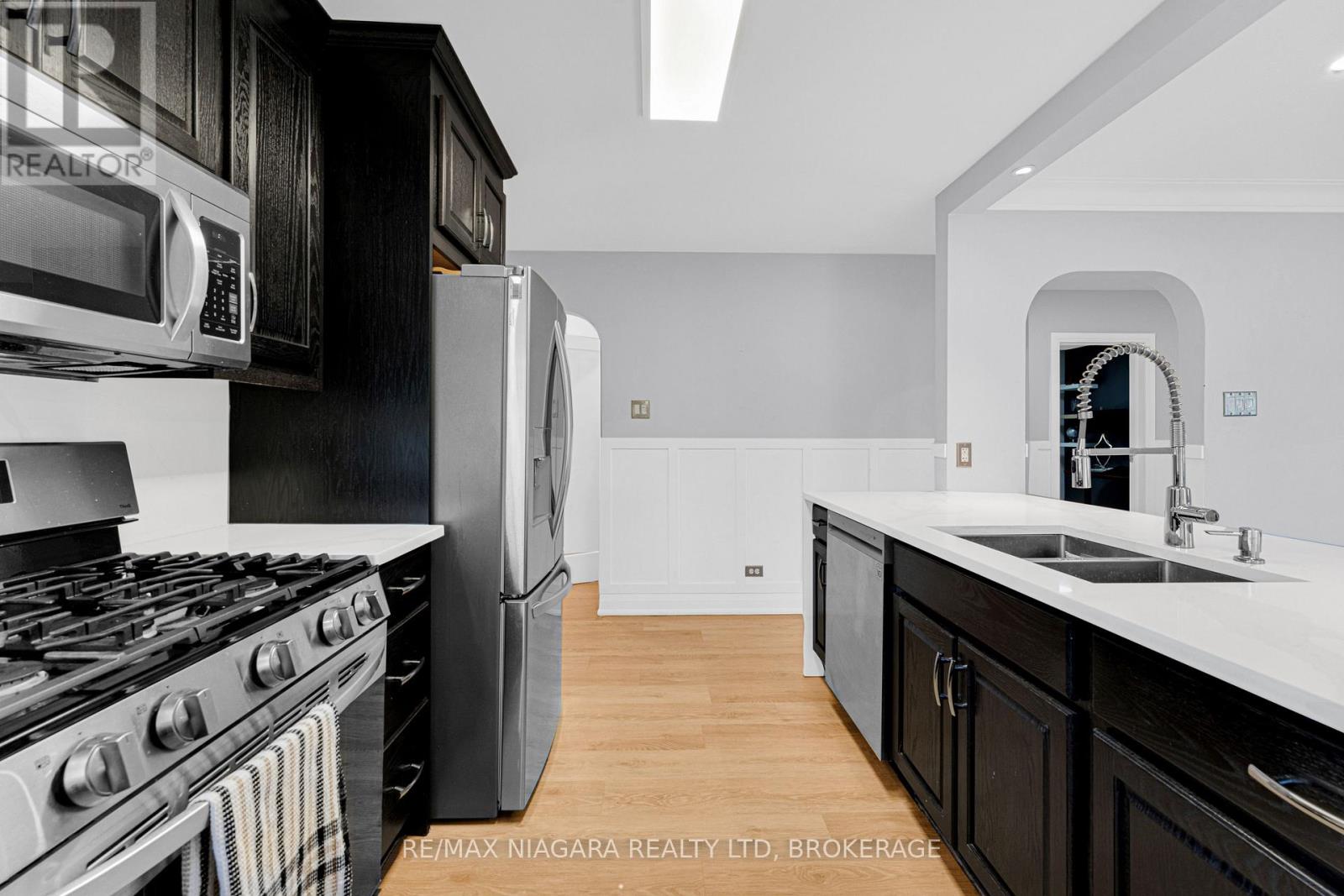 993 Bertie Street, Fort Erie, Ontario  L2A 1Z7 - Photo 9 - X12722370