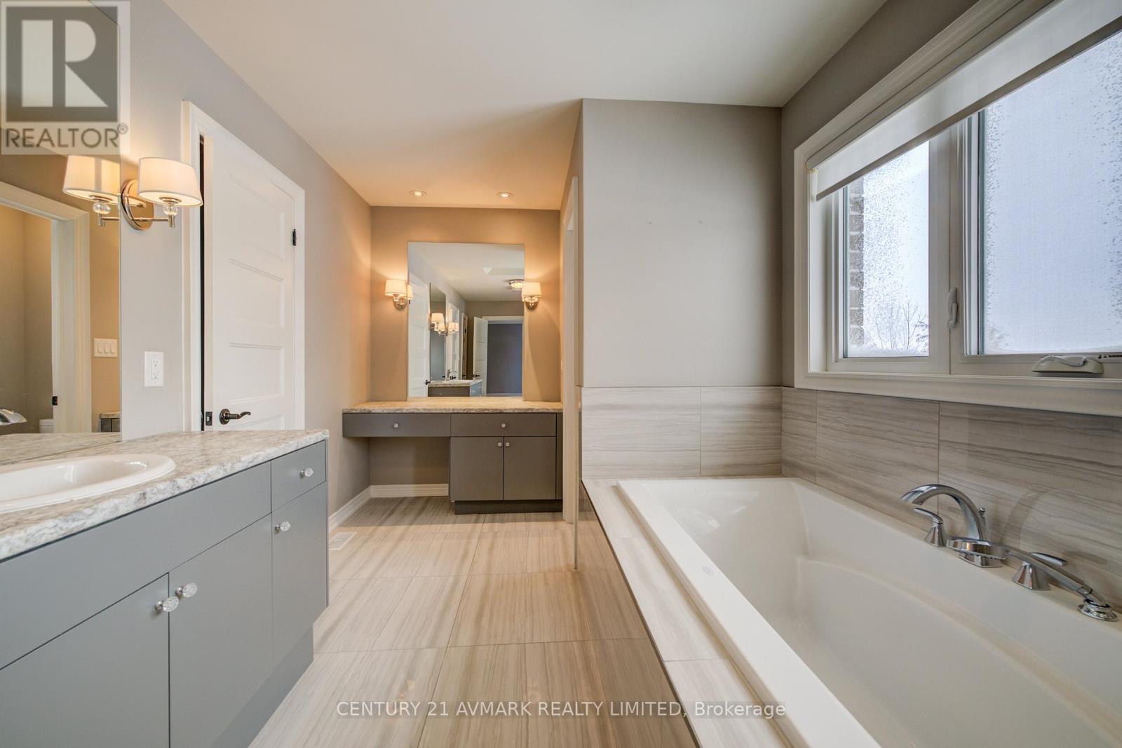 9208 Hendershot Boulevard, Niagara Falls, Ontario  L2H 0E3 - Photo 21 - X12722480