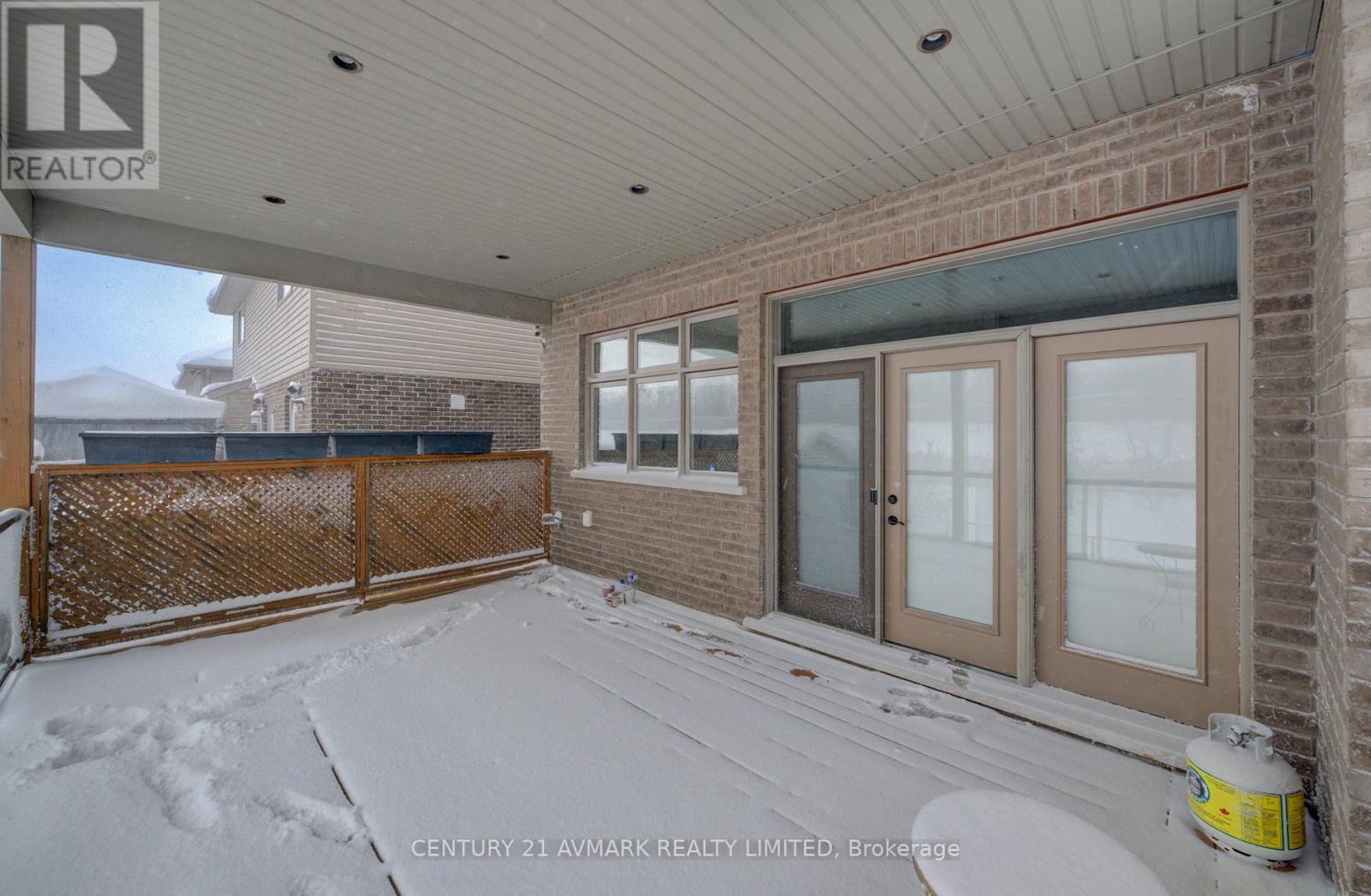 9208 Hendershot Boulevard, Niagara Falls, Ontario  L2H 0E3 - Photo 5 - X12722480