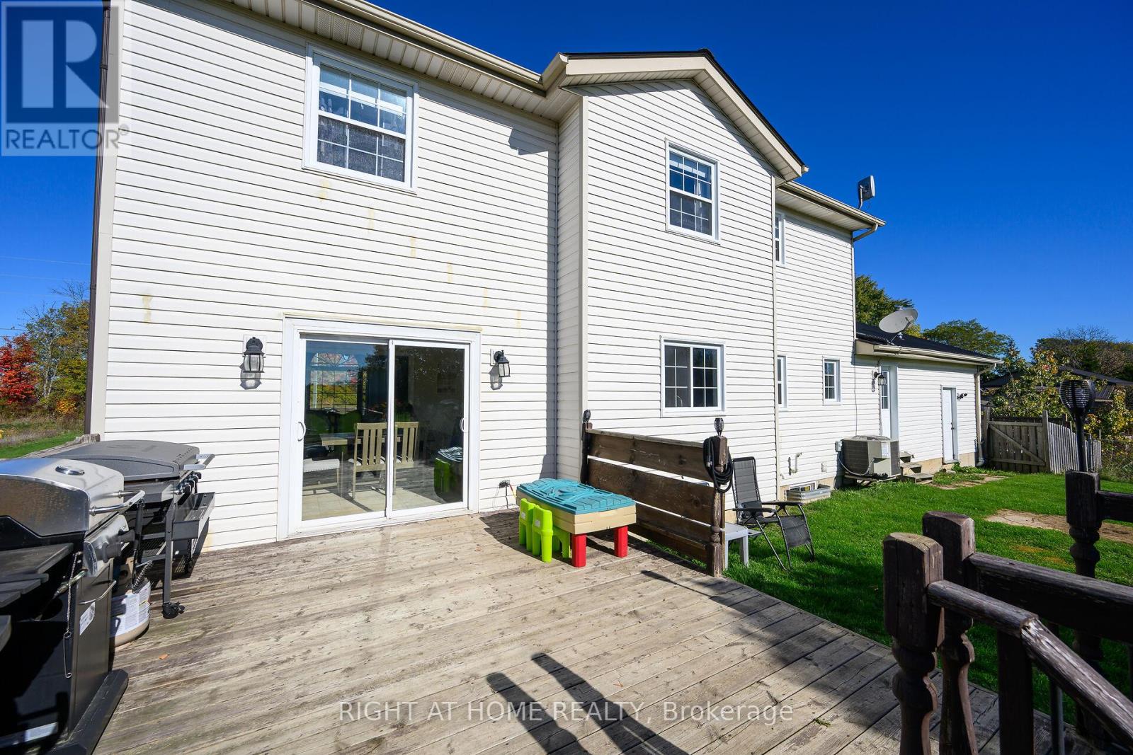 8 Talbot Road, Haldimand, Ontario  N0A 1C0 - Photo 45 - X12482215