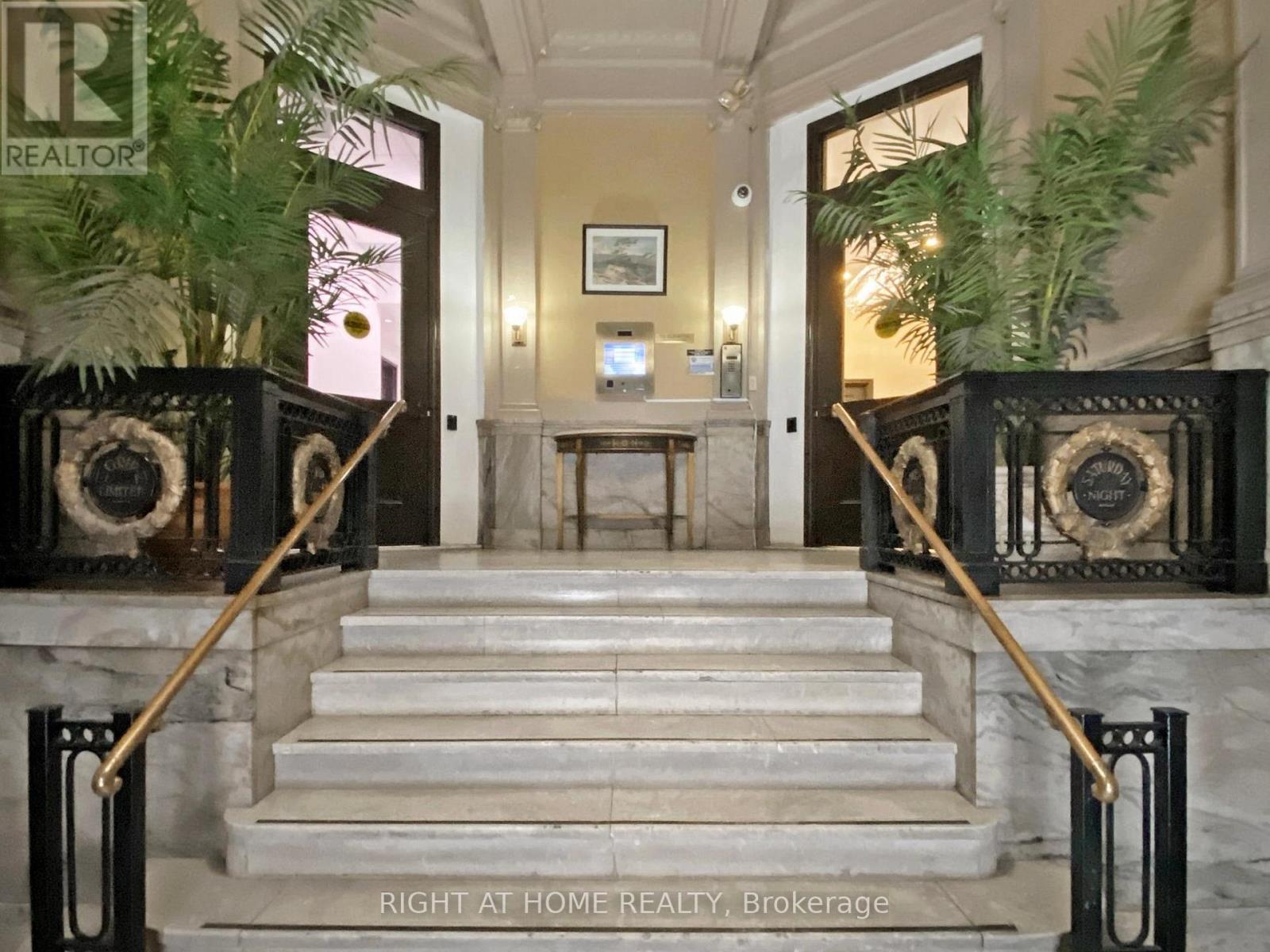 402 - 73 Richmond Street W, Toronto, Ontario  M5H 4E8 - Photo 11 - C12722374