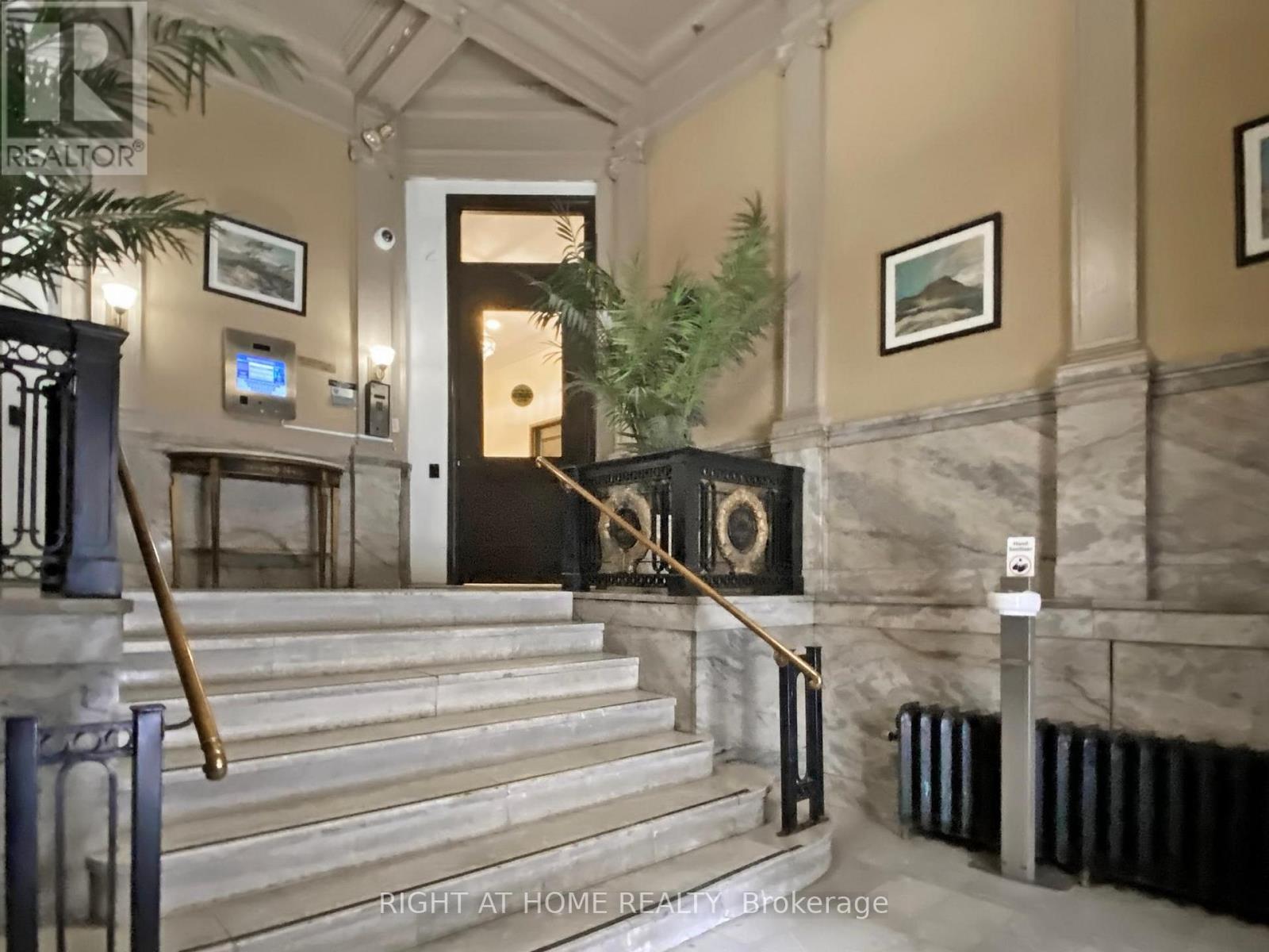 402 - 73 Richmond Street W, Toronto, Ontario  M5H 4E8 - Photo 12 - C12722374