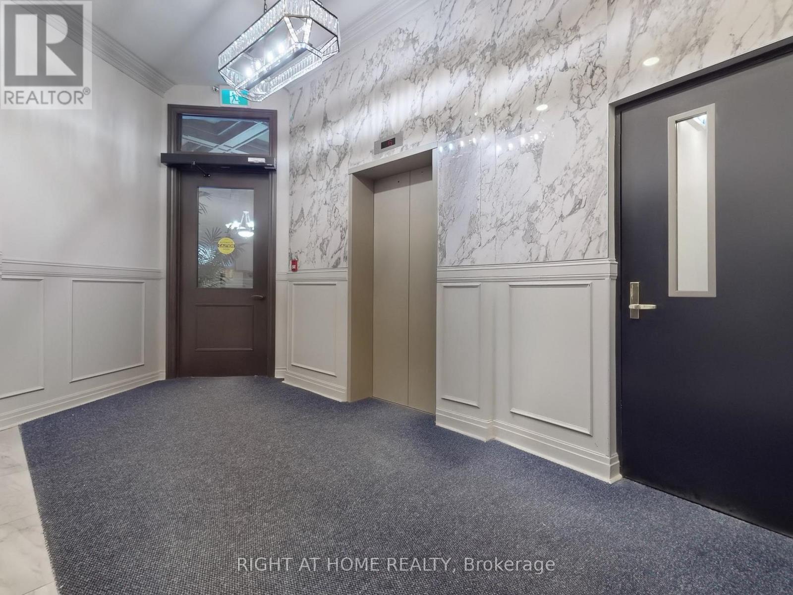 402 - 73 Richmond Street W, Toronto, Ontario  M5H 4E8 - Photo 17 - C12722374