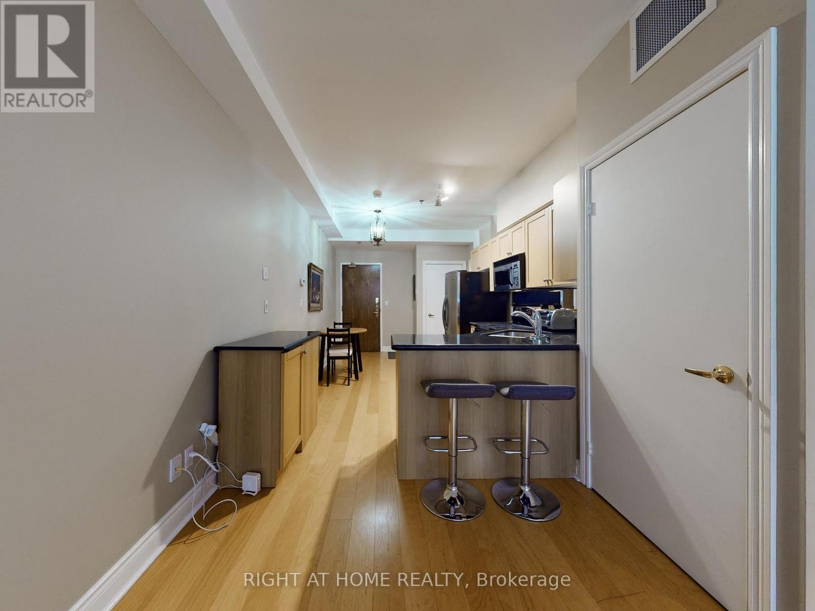 402 - 73 Richmond Street W, Toronto, Ontario  M5H 4E8 - Photo 24 - C12722374