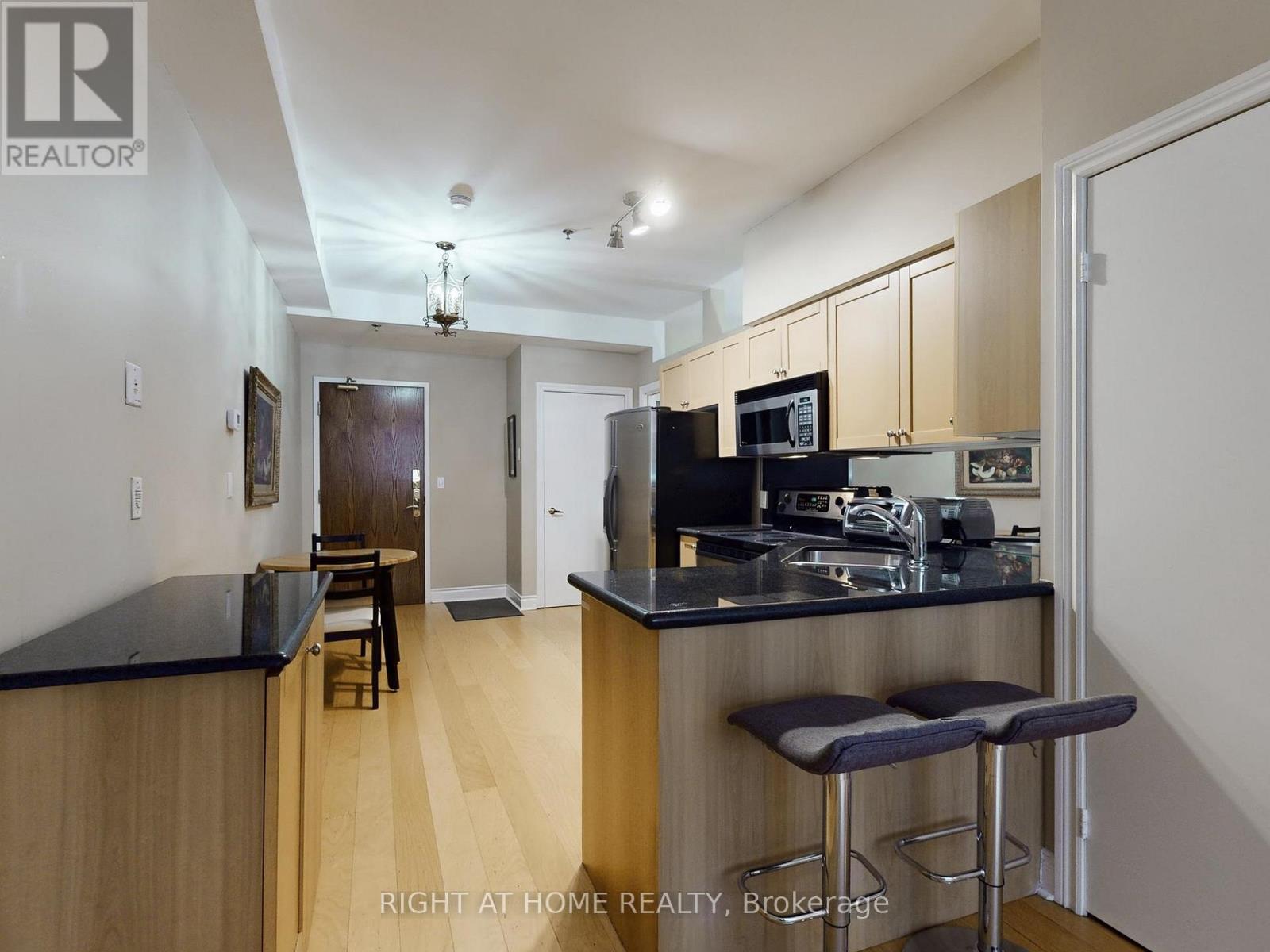 402 - 73 Richmond Street W, Toronto, Ontario  M5H 4E8 - Photo 25 - C12722374