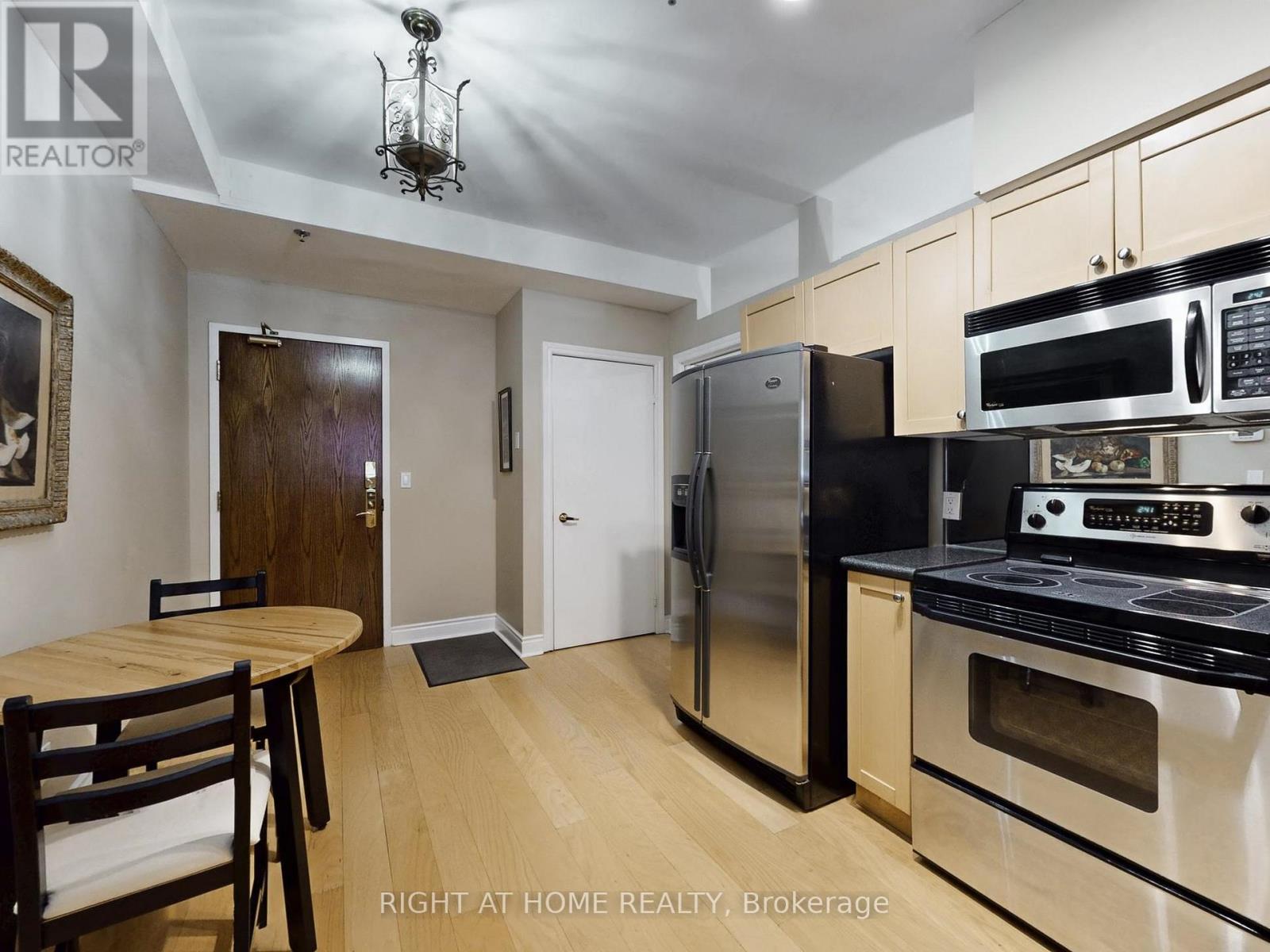 402 - 73 Richmond Street W, Toronto, Ontario  M5H 4E8 - Photo 26 - C12722374