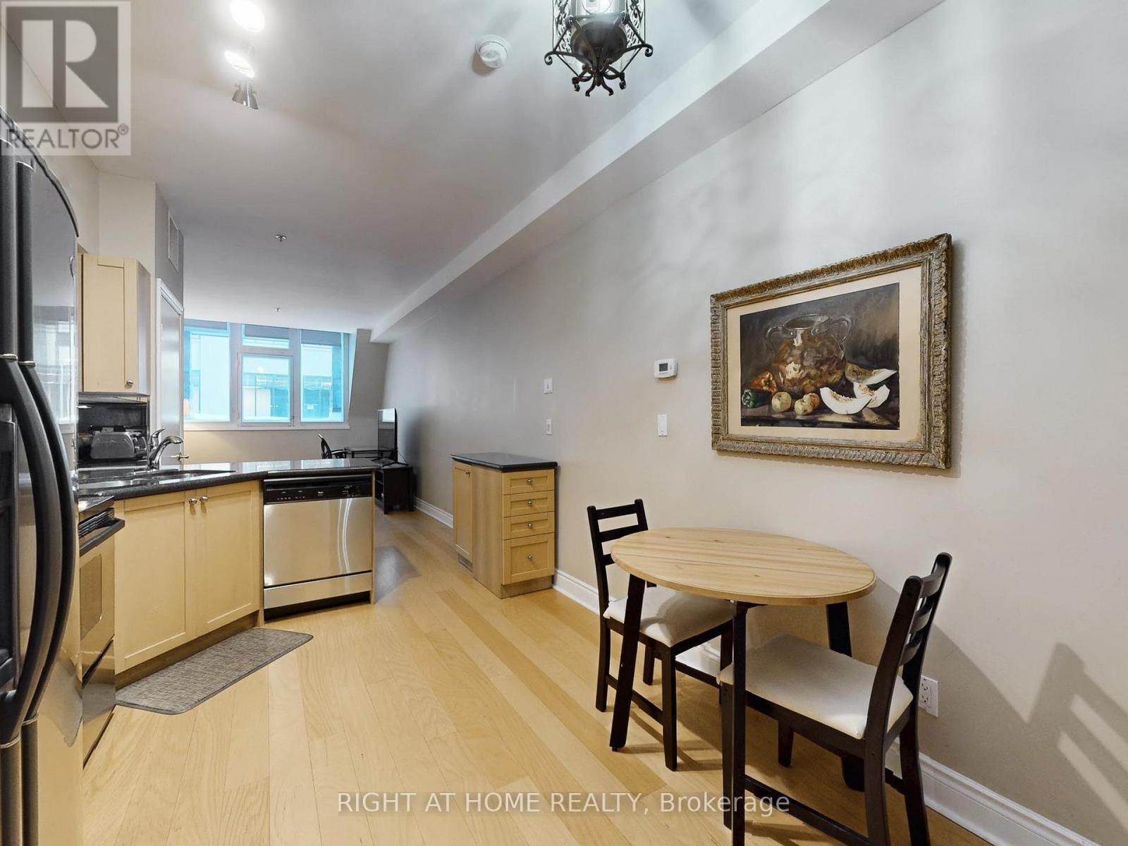 402 - 73 Richmond Street W, Toronto, Ontario  M5H 4E8 - Photo 30 - C12722374