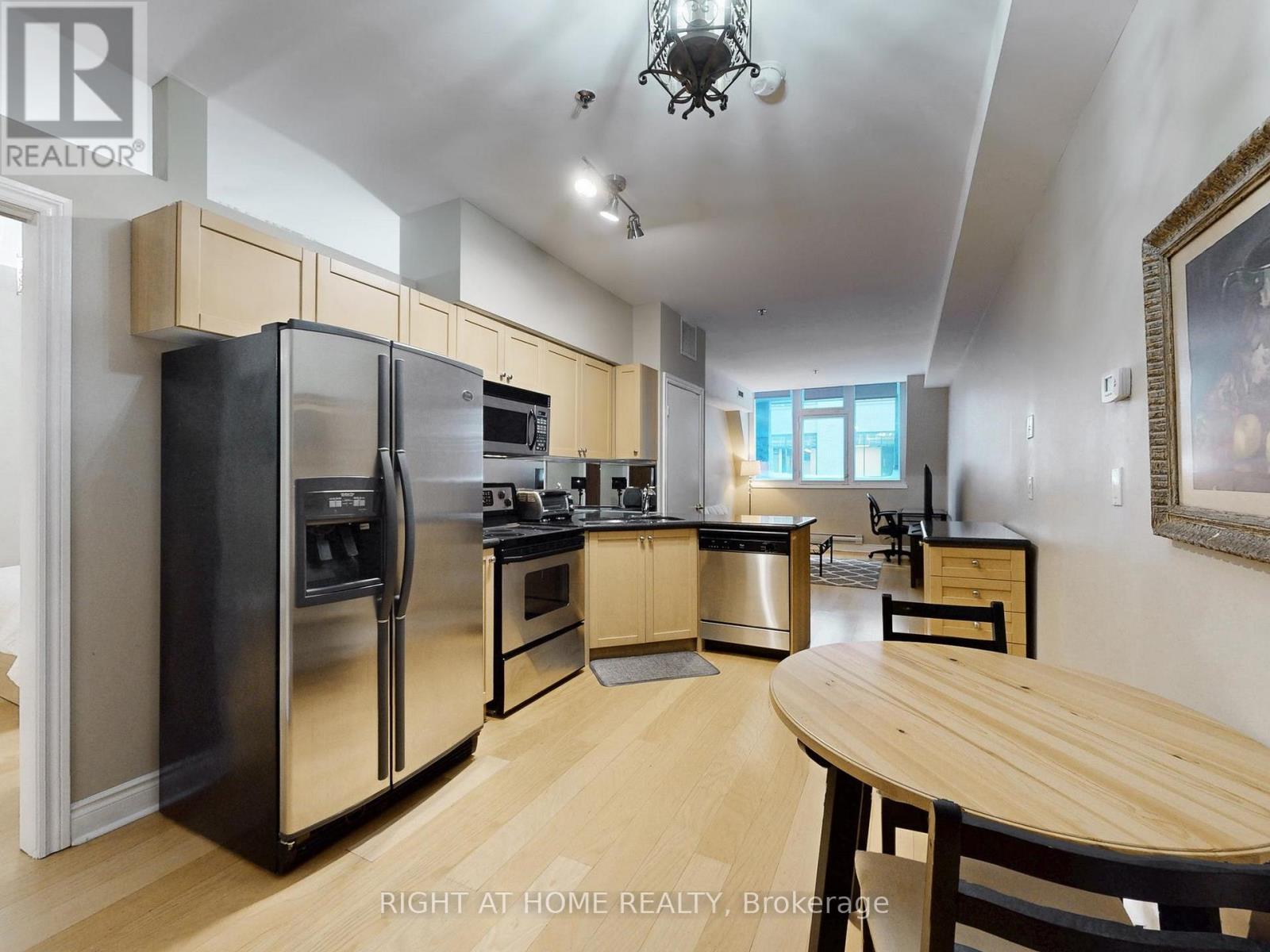 402 - 73 Richmond Street W, Toronto, Ontario  M5H 4E8 - Photo 31 - C12722374