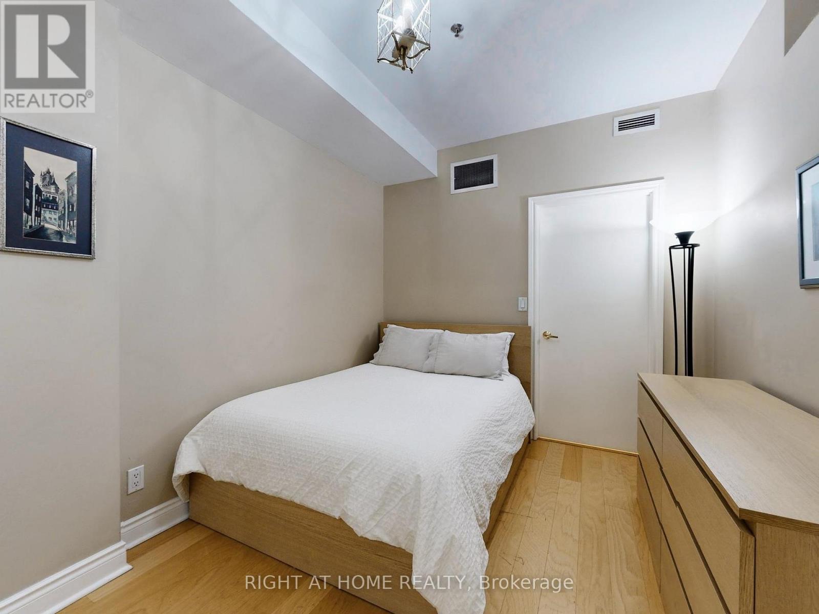 402 - 73 Richmond Street W, Toronto, Ontario  M5H 4E8 - Photo 32 - C12722374
