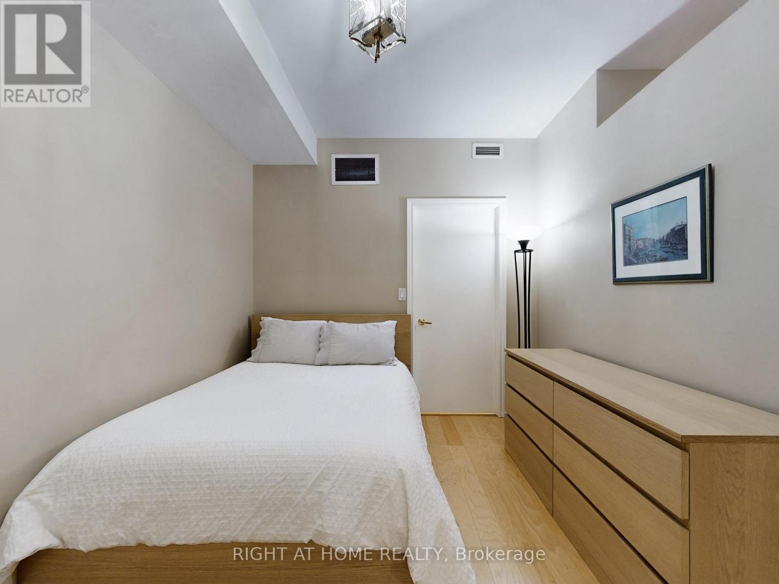 402 - 73 Richmond Street W, Toronto, Ontario  M5H 4E8 - Photo 33 - C12722374