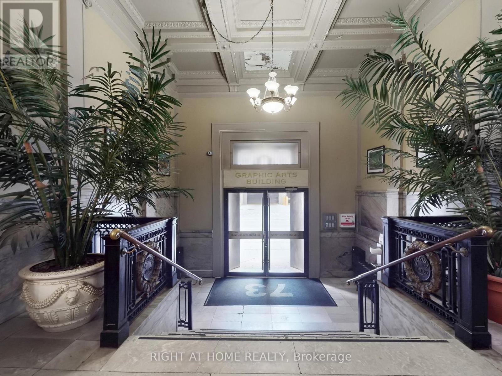 402 - 73 Richmond Street W, Toronto, Ontario  M5H 4E8 - Photo 9 - C12722374