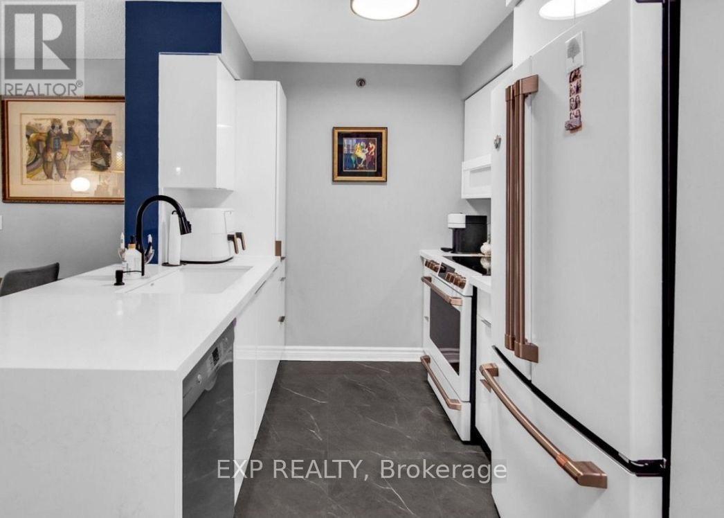 35 Saranac Blvd Boulevard, Toronto, Ontario  M6A 2G4 - Photo 2 - C12722392