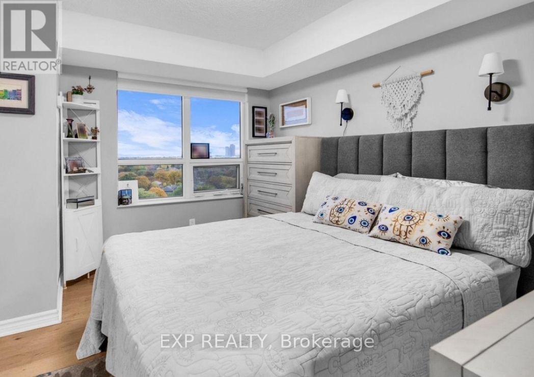 35 Saranac Blvd Boulevard, Toronto, Ontario  M6A 2G4 - Photo 6 - C12722392