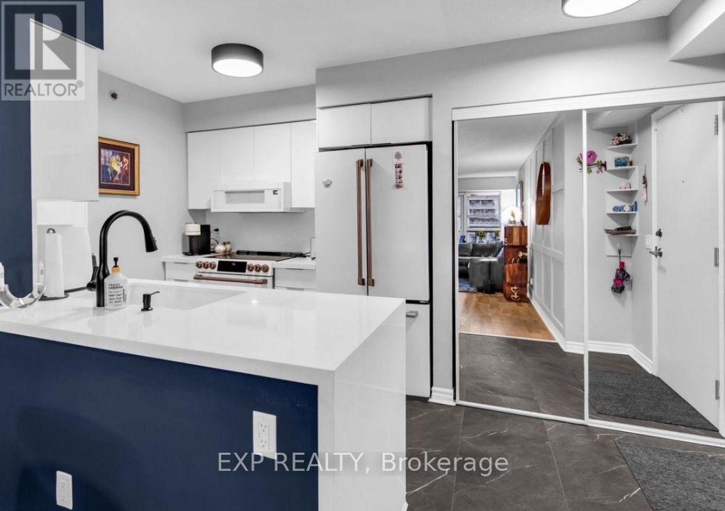 35 Saranac Blvd Boulevard, Toronto, Ontario  M6A 2G4 - Photo 7 - C12722392