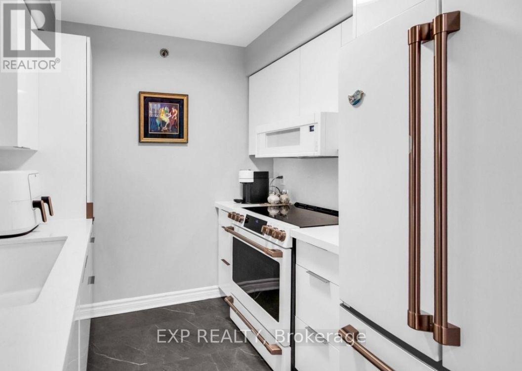 35 Saranac Blvd Boulevard, Toronto, Ontario  M6A 2G4 - Photo 8 - C12722392