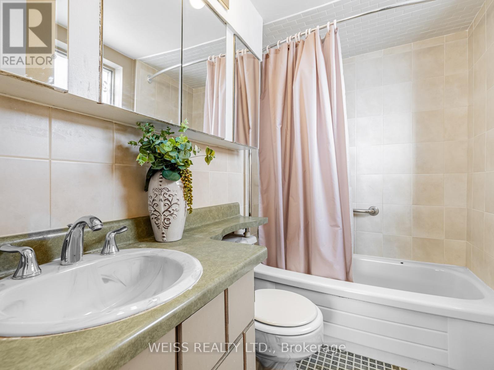 301 - 130 Neptune Drive, Toronto, Ontario  M6A 1X5 - Photo 23 - C12722534