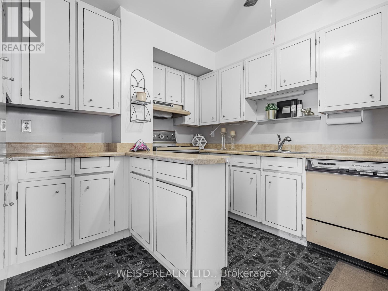 301 - 130 Neptune Drive, Toronto, Ontario  M6A 1X5 - Photo 7 - C12722534