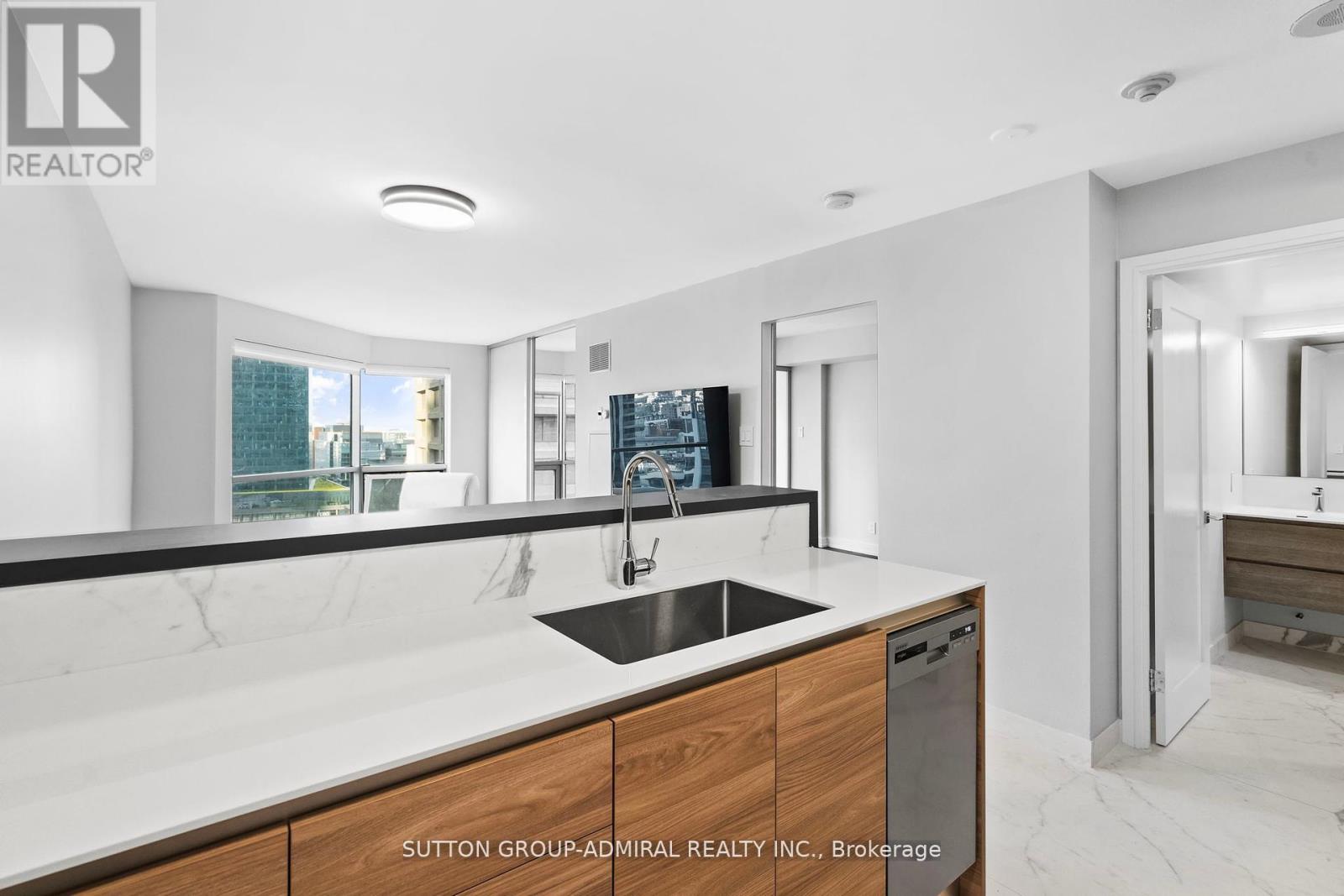 1910 - 10 Yonge Street, Toronto, Ontario M5E 1R4 - Photo 4 - C12722536