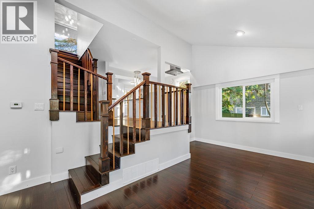 271 Montroyal Boulevard, North Vancouver, British Columbia  V7N 4E4 - Photo 12 - R3082379