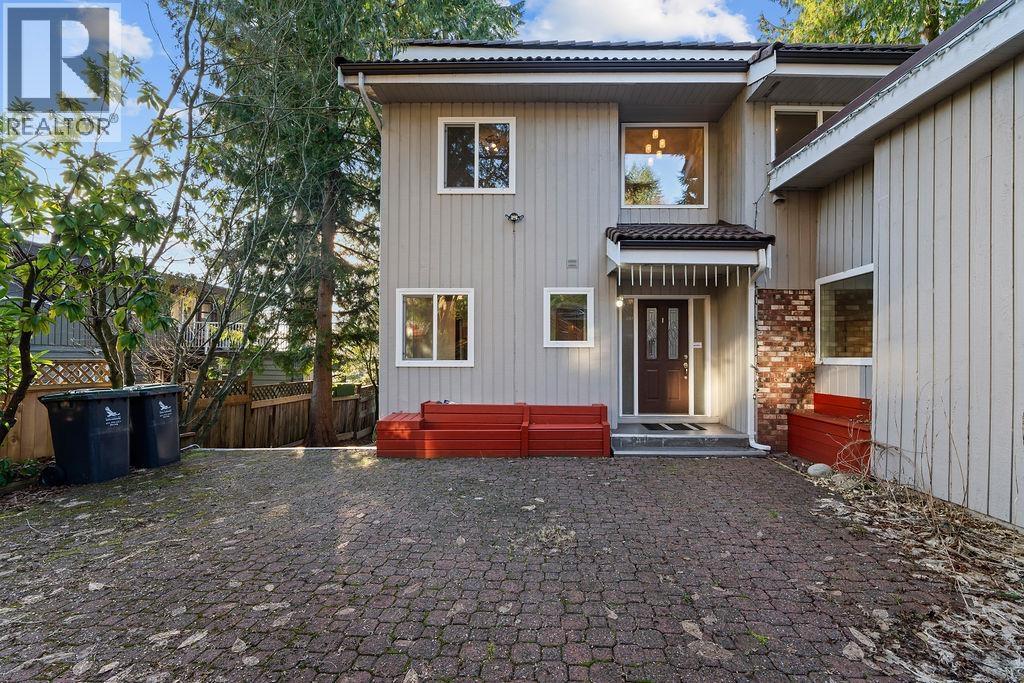 271 Montroyal Boulevard, North Vancouver, British Columbia  V7N 4E4 - Photo 2 - R3082379