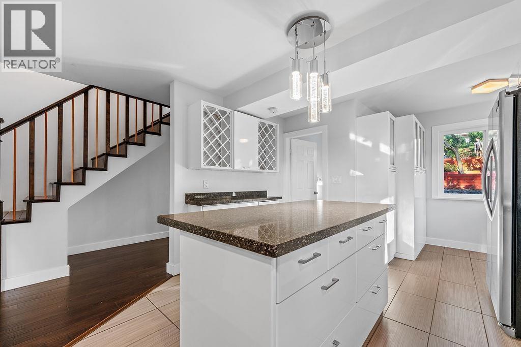 271 Montroyal Boulevard, North Vancouver, British Columbia  V7N 4E4 - Photo 14 - R3082379