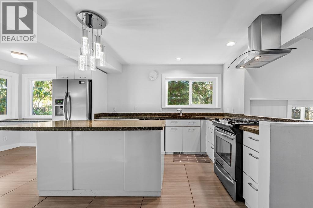 271 Montroyal Boulevard, North Vancouver, British Columbia  V7N 4E4 - Photo 13 - R3082379