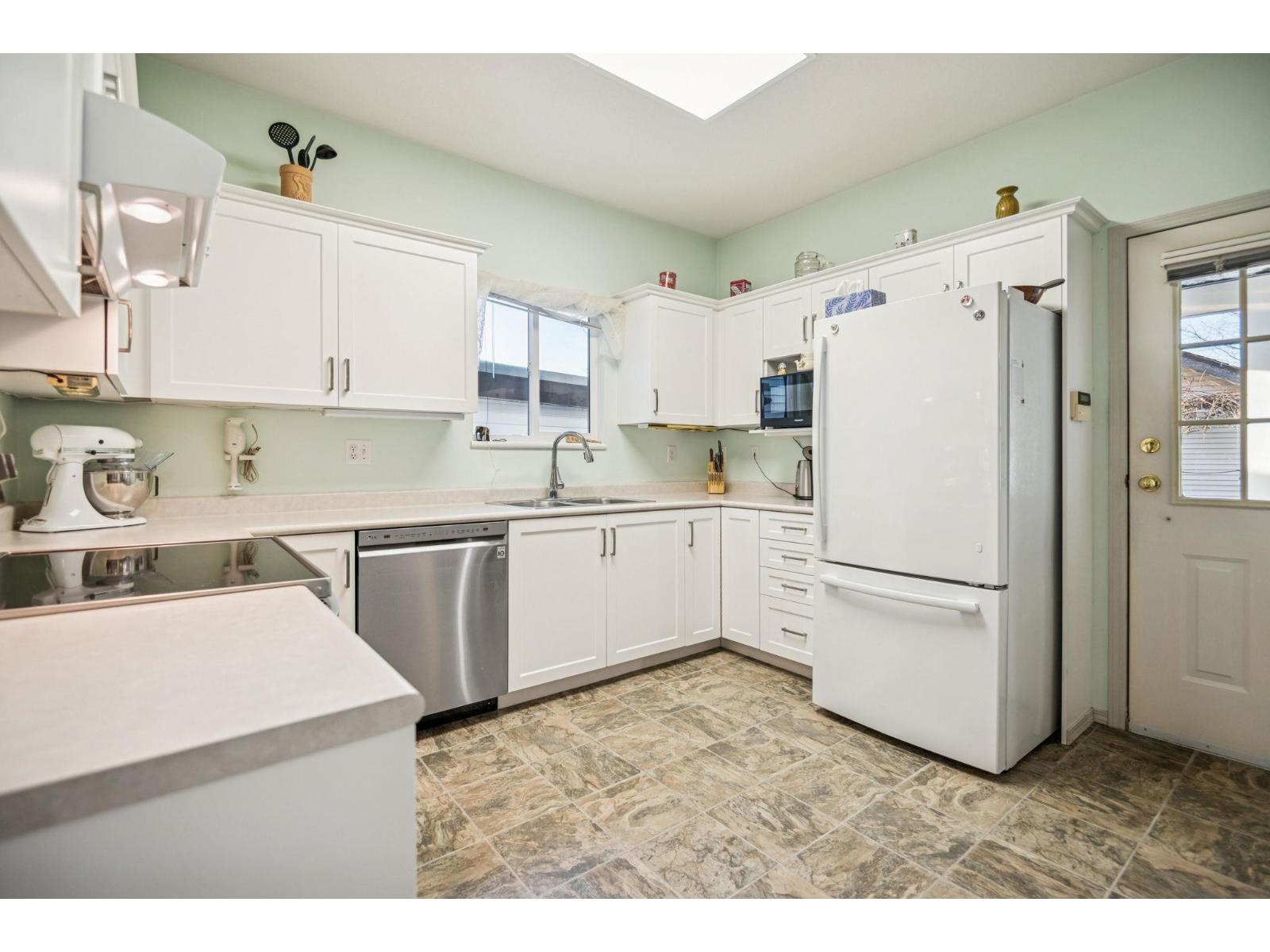 18451 66 Avenue, Surrey, British Columbia  V3S 8V6 - Photo 9 - R3082410