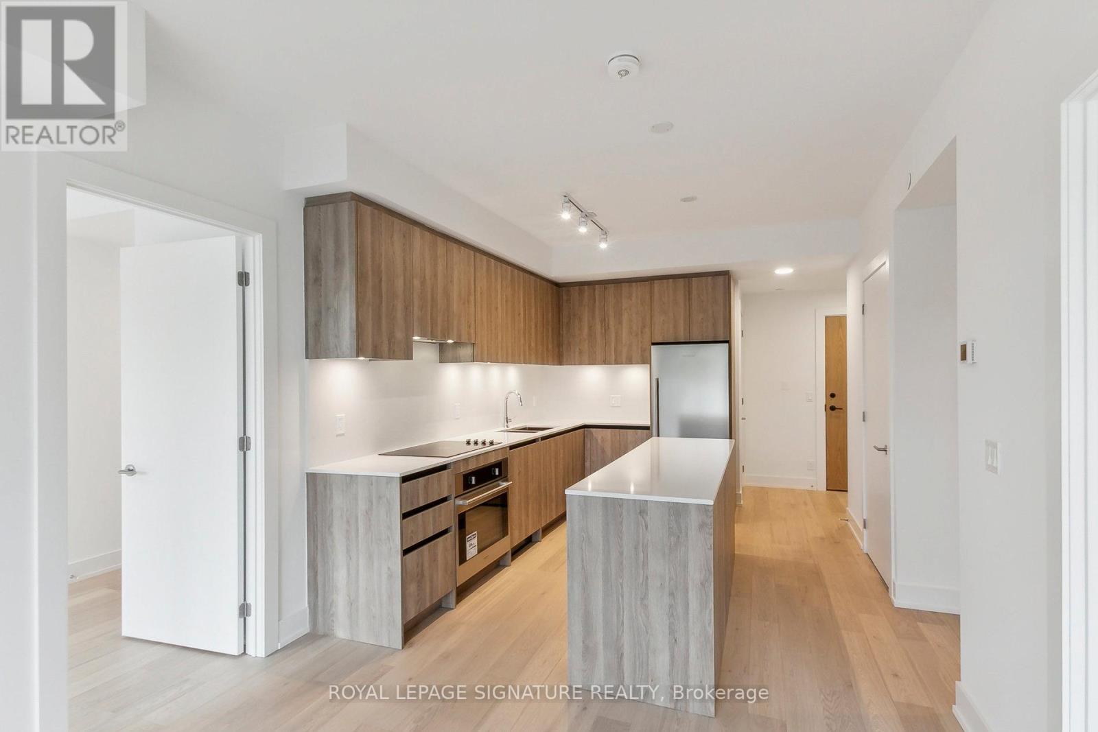 D-329 - 8 Beverley Glen Boulevard, Vaughan, Ontario  L4J 0L5 - Photo 2 - N12722408