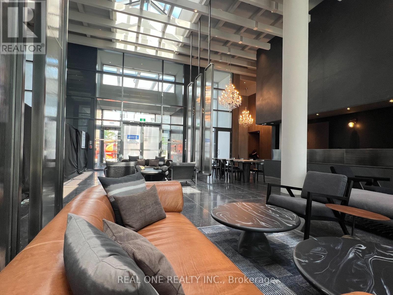 4215 - 28 Interchange Way, Vaughan, Ontario  L4K 0P8 - Photo 2 - N12722410