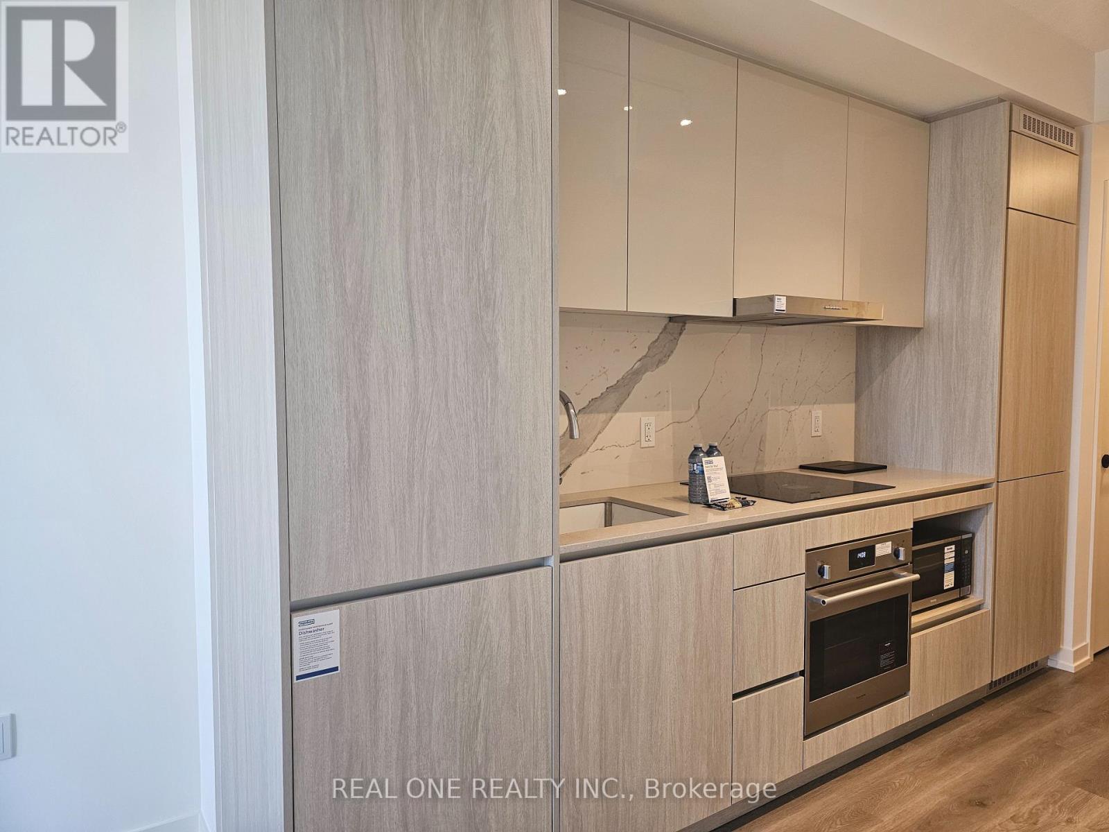 4215 - 28 Interchange Way, Vaughan, Ontario  L4K 0P8 - Photo 4 - N12722410