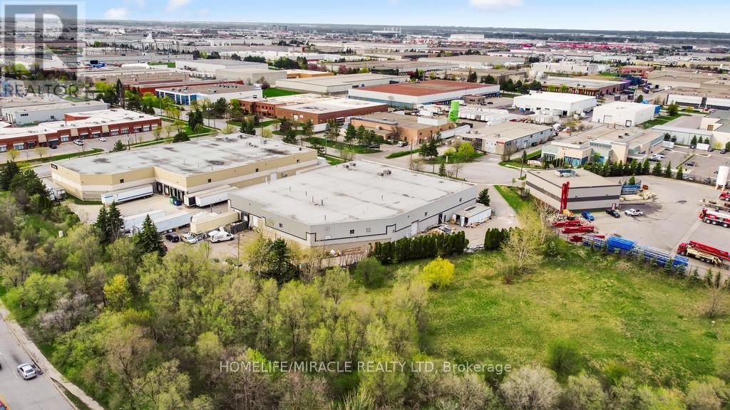 52 Bramwin Court, Brampton, Ontario  L6T 5G2 - Photo 5 - W12722384