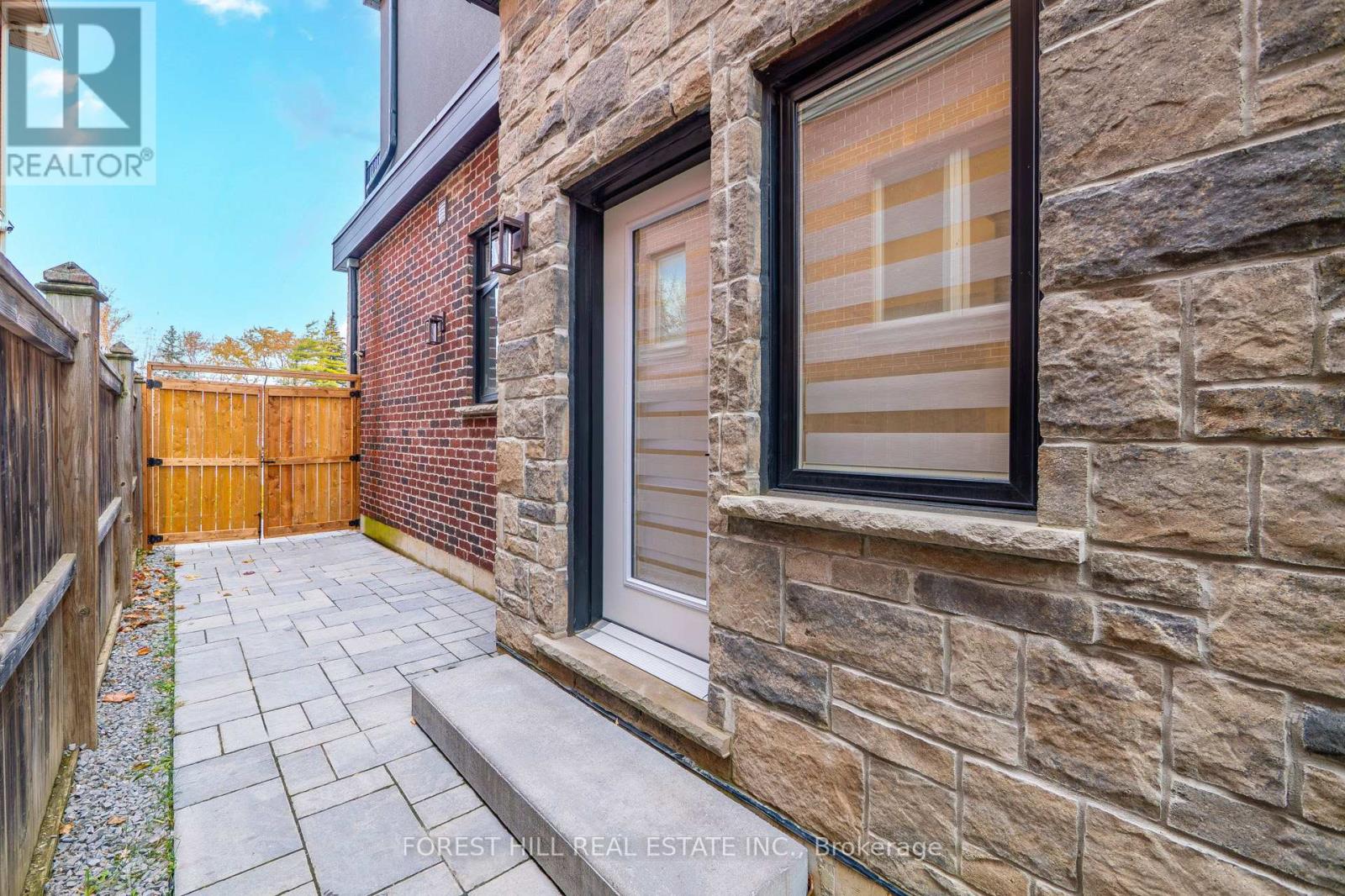 3474 Joan Drive, Mississauga, Ontario  L5B 1T5 - Photo 40 - W12722424