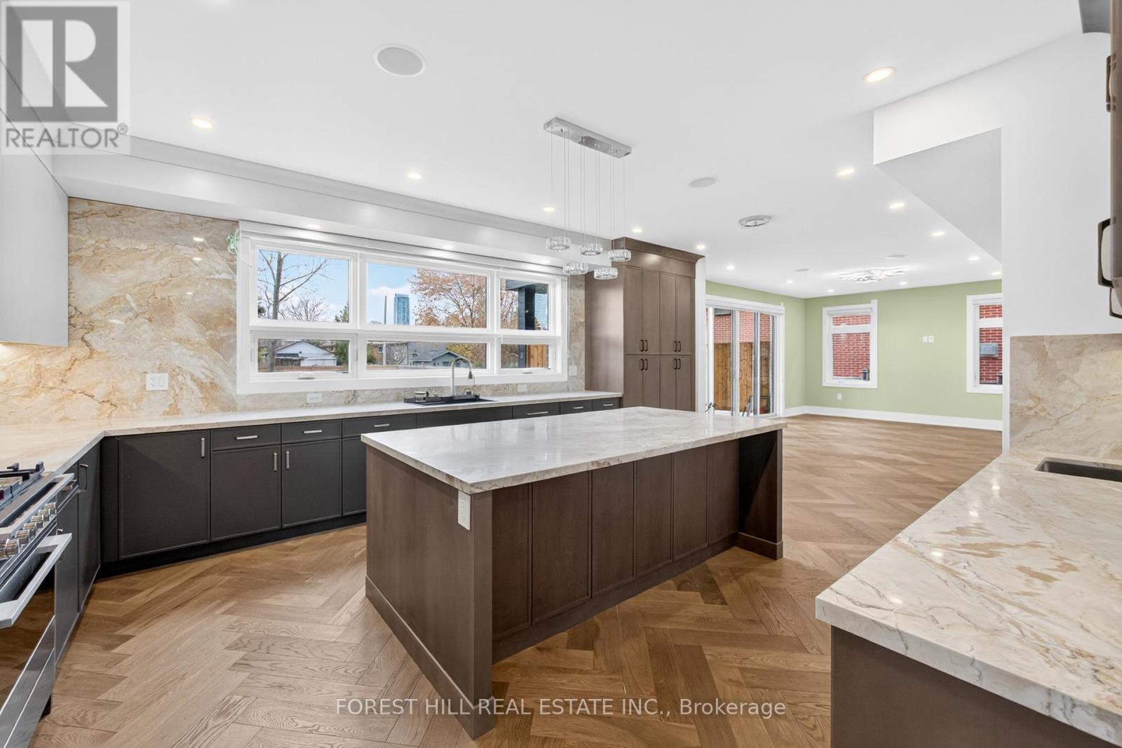 3474 Joan Drive, Mississauga, Ontario  L5B 1T5 - Photo 6 - W12722424