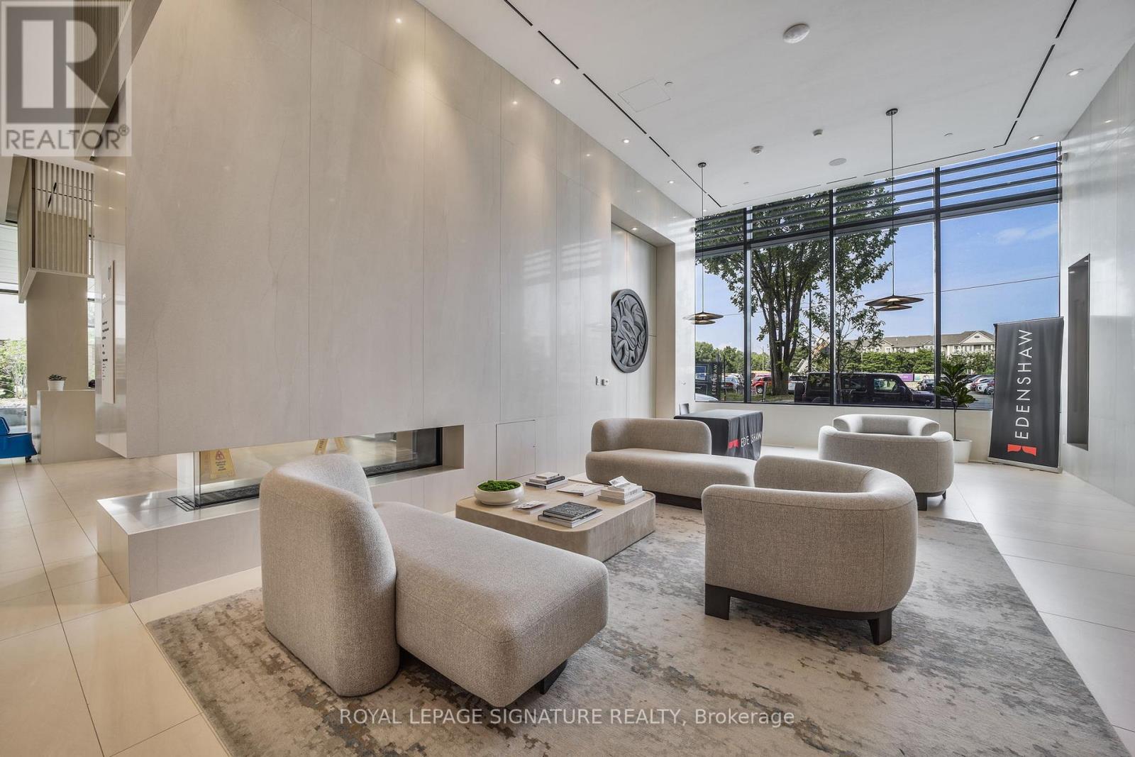 1805 - 28 Ann Street, Mississauga, Ontario  L5G 0E1 - Photo 2 - W12722438