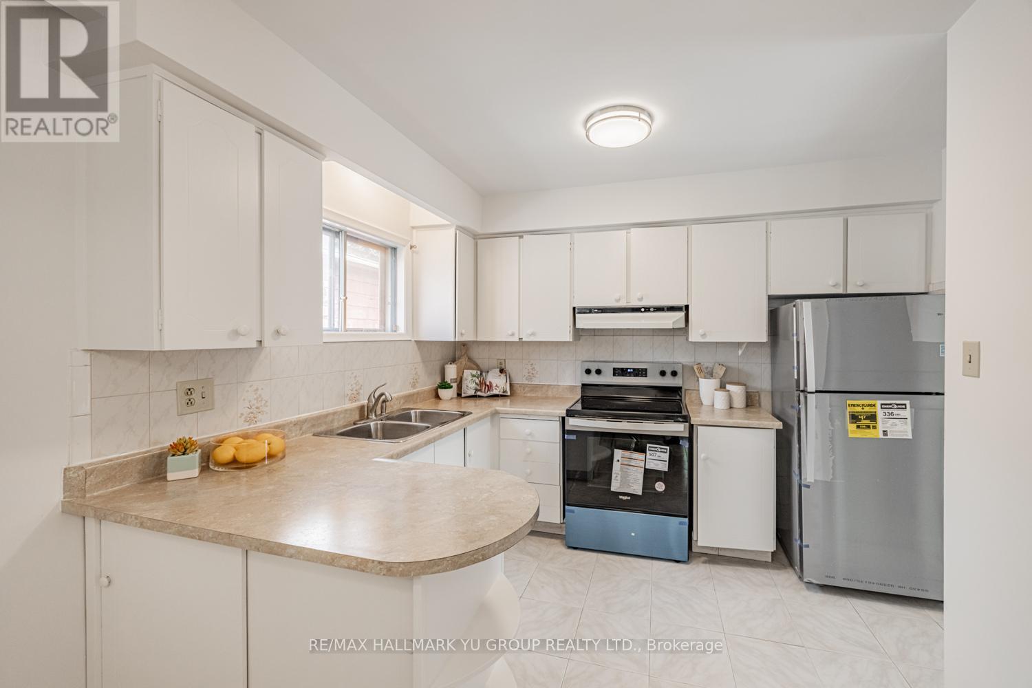 7137 Madiera Road, Mississauga, Ontario  L4T 3A7 - Photo 10 - W12722440