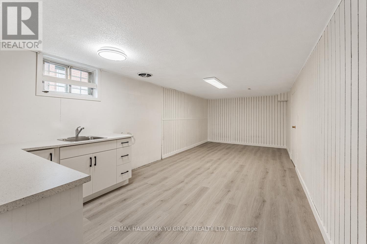 7137 Madiera Road, Mississauga, Ontario  L4T 3A7 - Photo 17 - W12722440