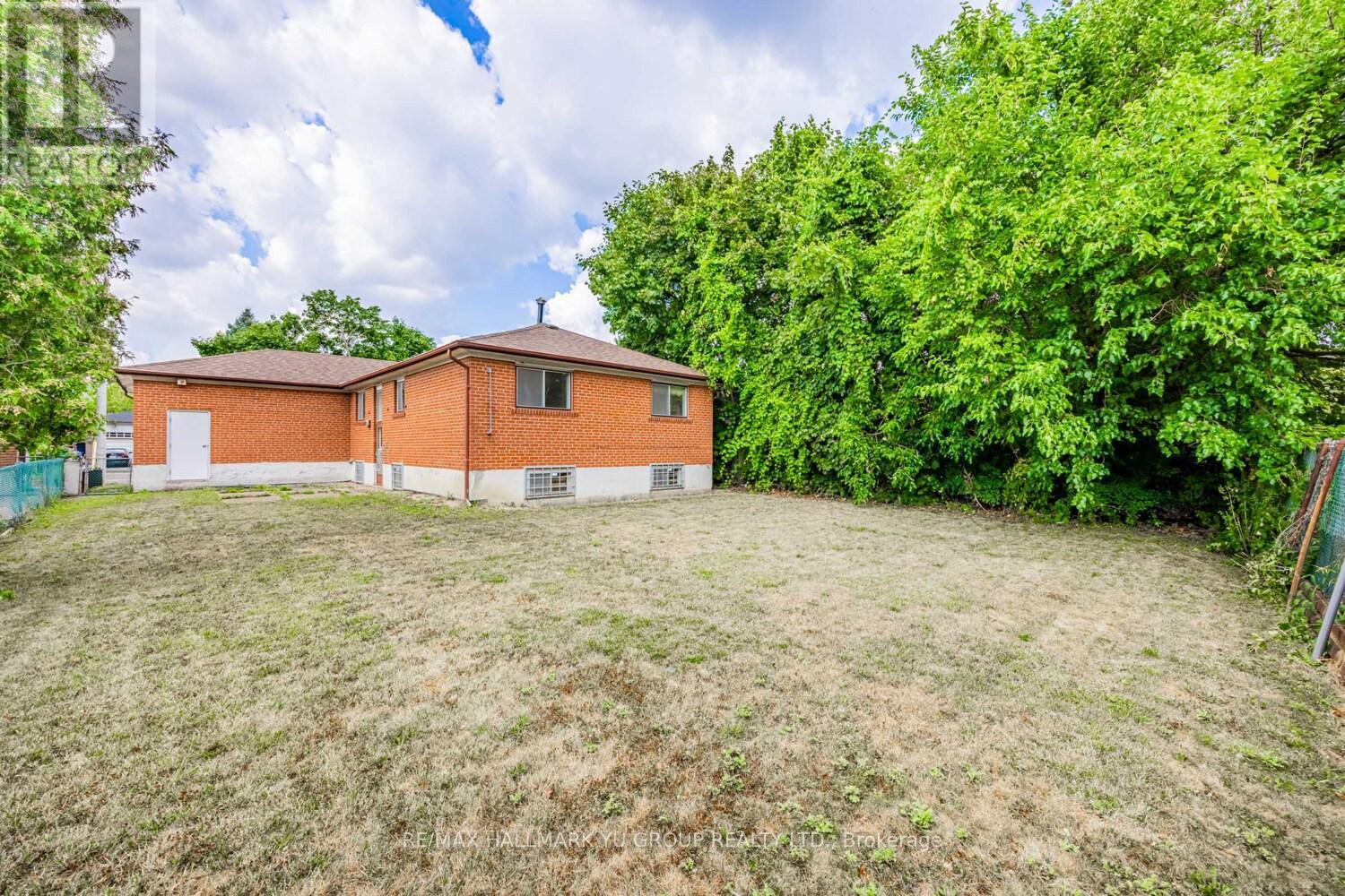 7137 Madiera Road, Mississauga, Ontario  L4T 3A7 - Photo 19 - W12722440