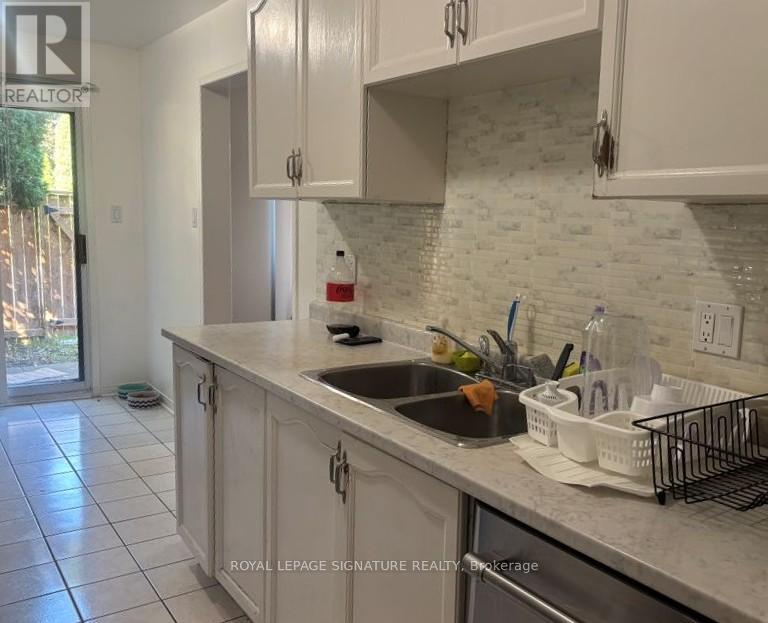 37 - 550 Steddick Court, Mississauga, Ontario  L5R 3S8 - Photo 3 - W12722454